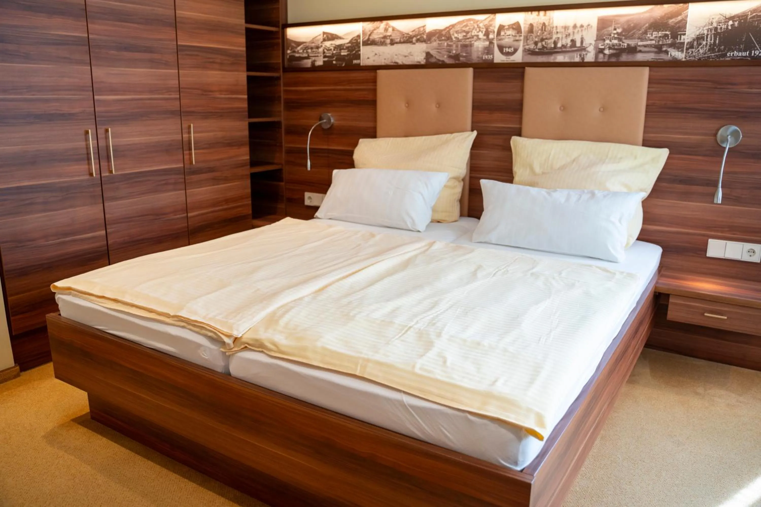 Photo of the whole room, Bed in Hotel Unter den Linden