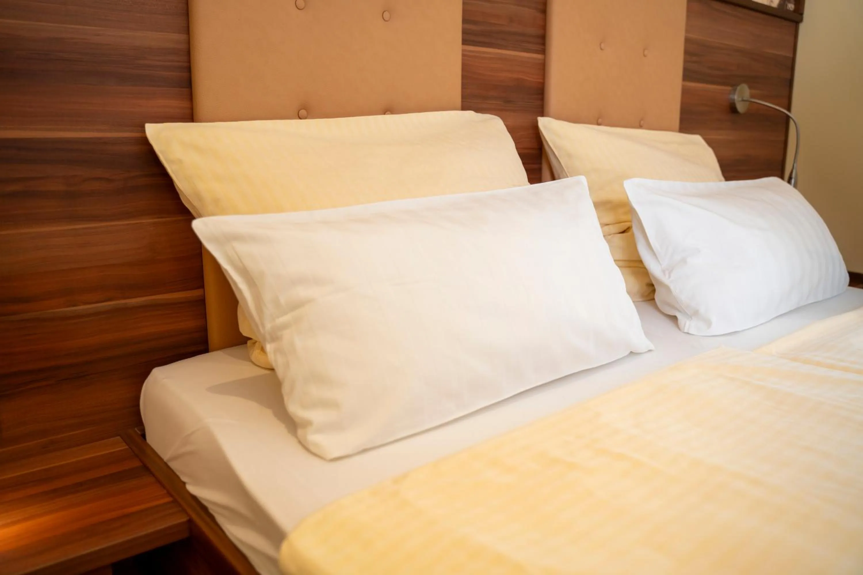 Photo of the whole room, Bed in Hotel Unter den Linden