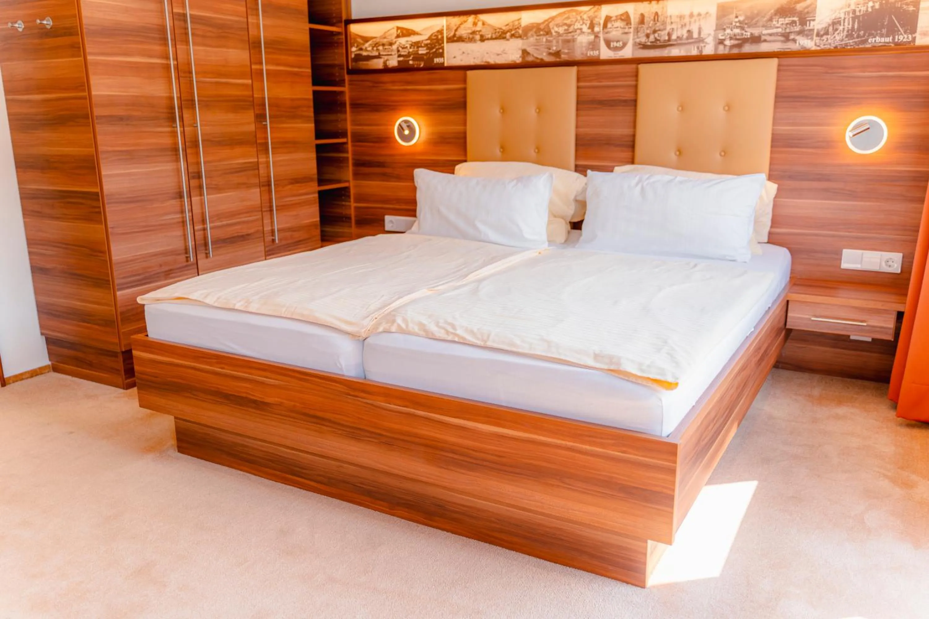 Photo of the whole room, Bed in Hotel Unter den Linden