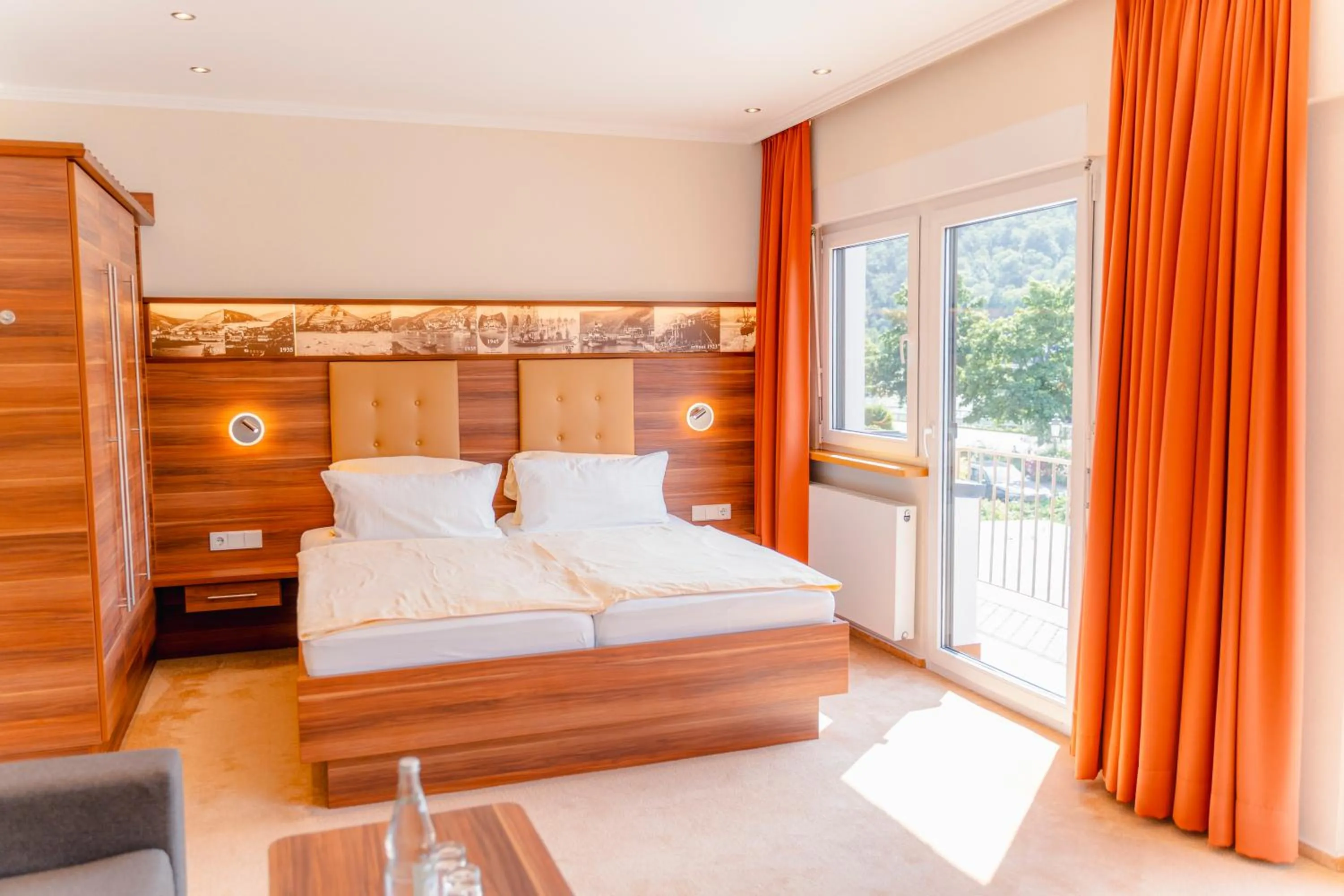 Photo of the whole room, Bed in Hotel Unter den Linden