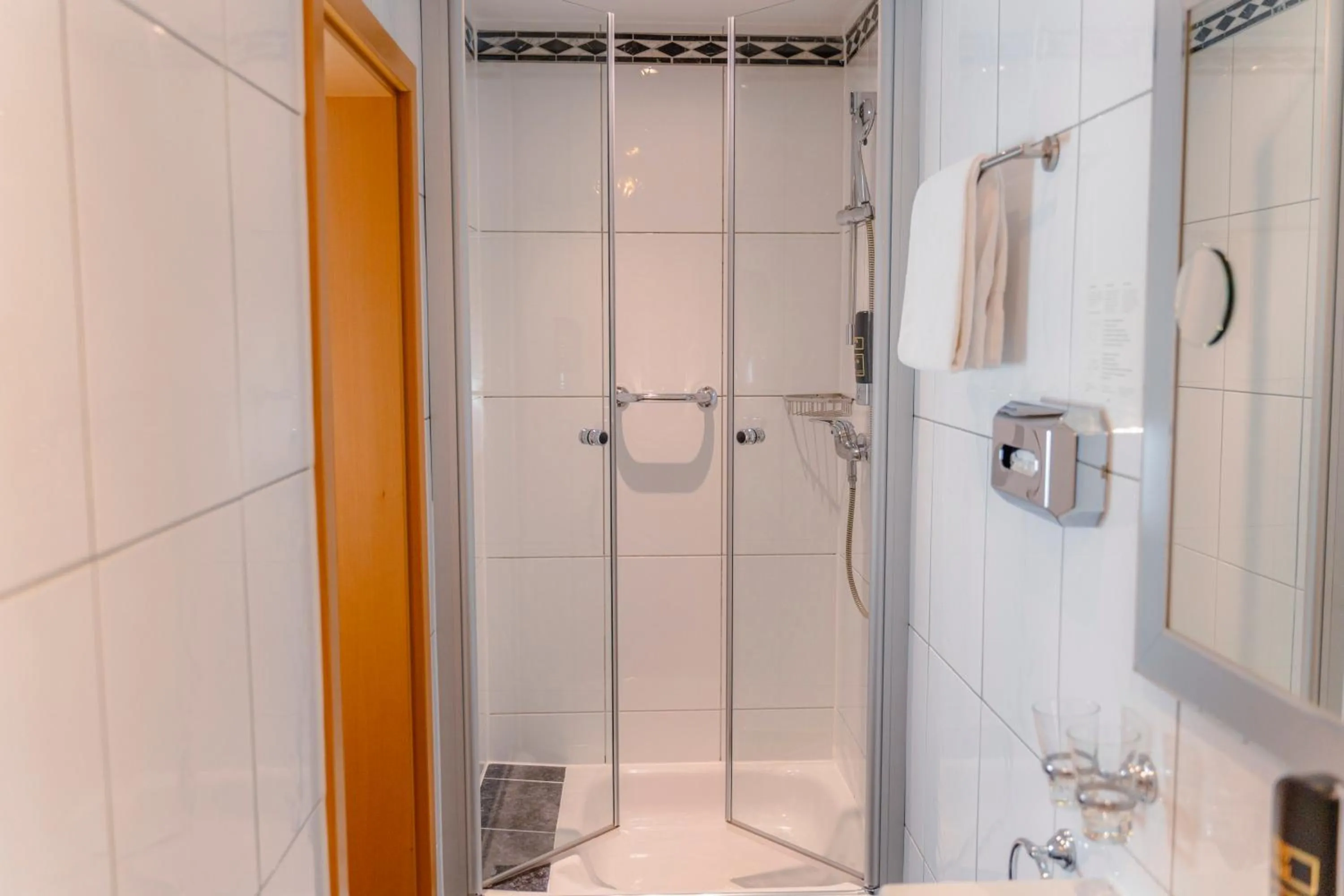Shower in Hotel Unter den Linden
