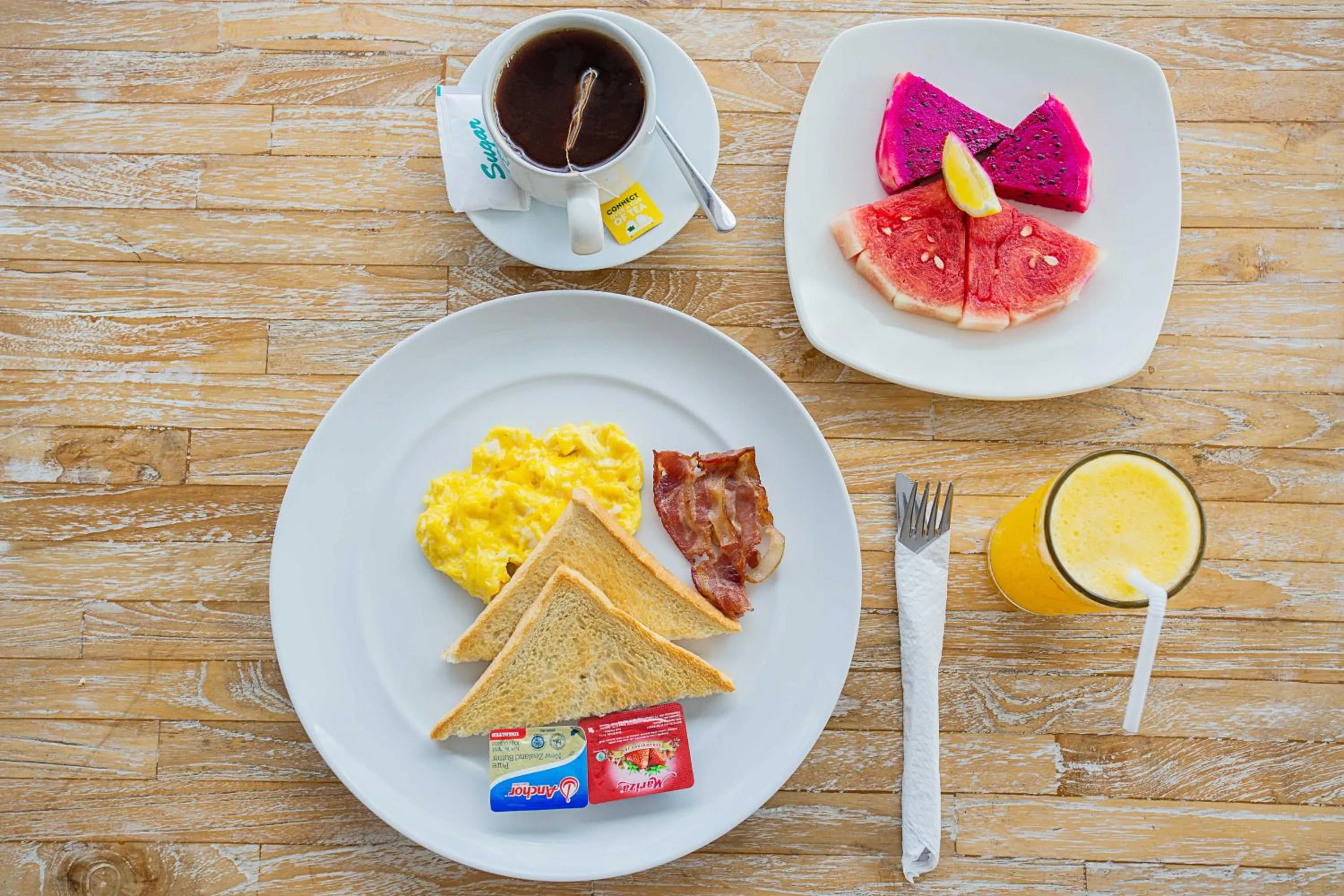 Food and drinks in Rumah Marta Ceningan Island