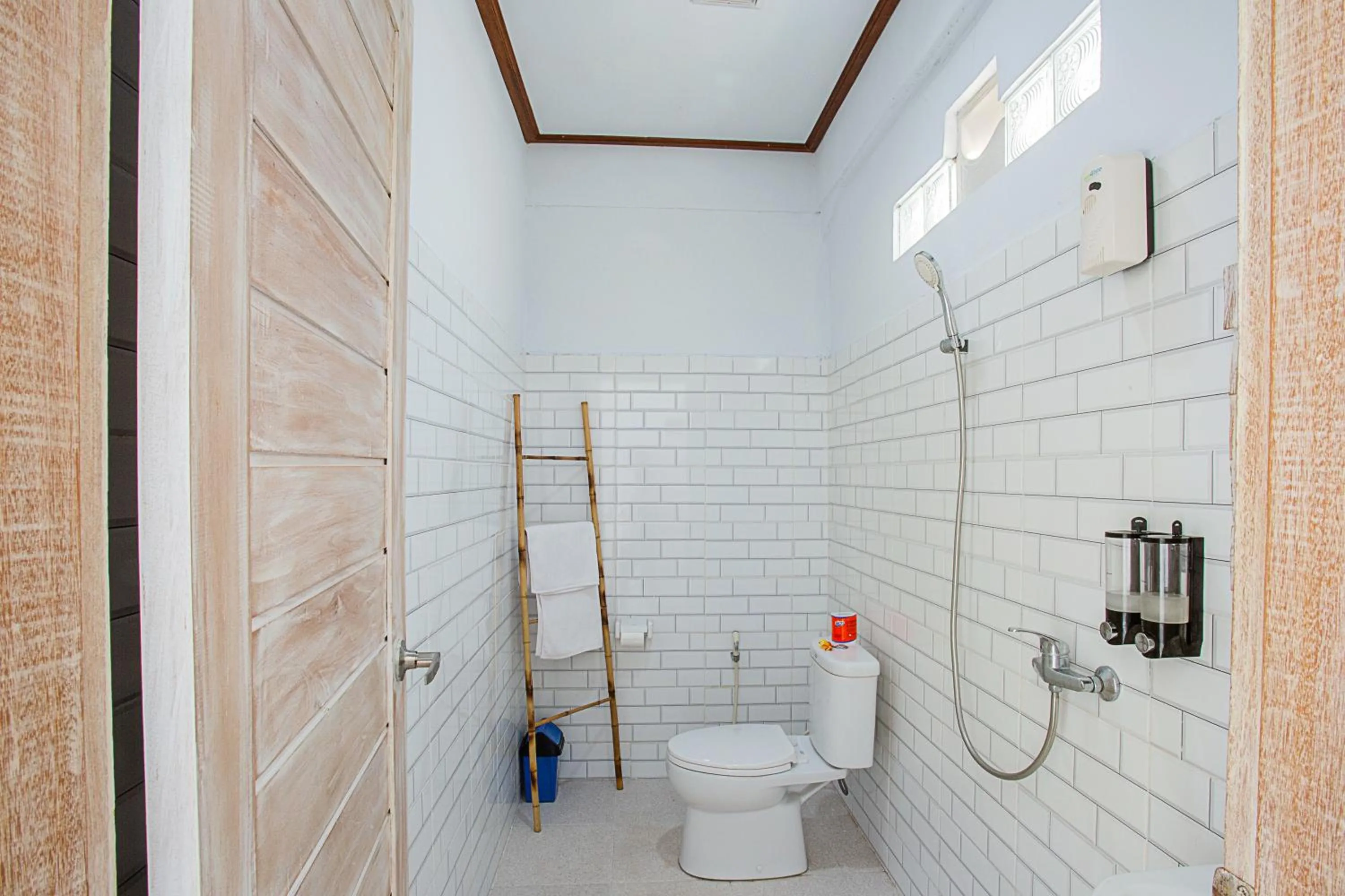 Shower in Rumah Marta Ceningan Island