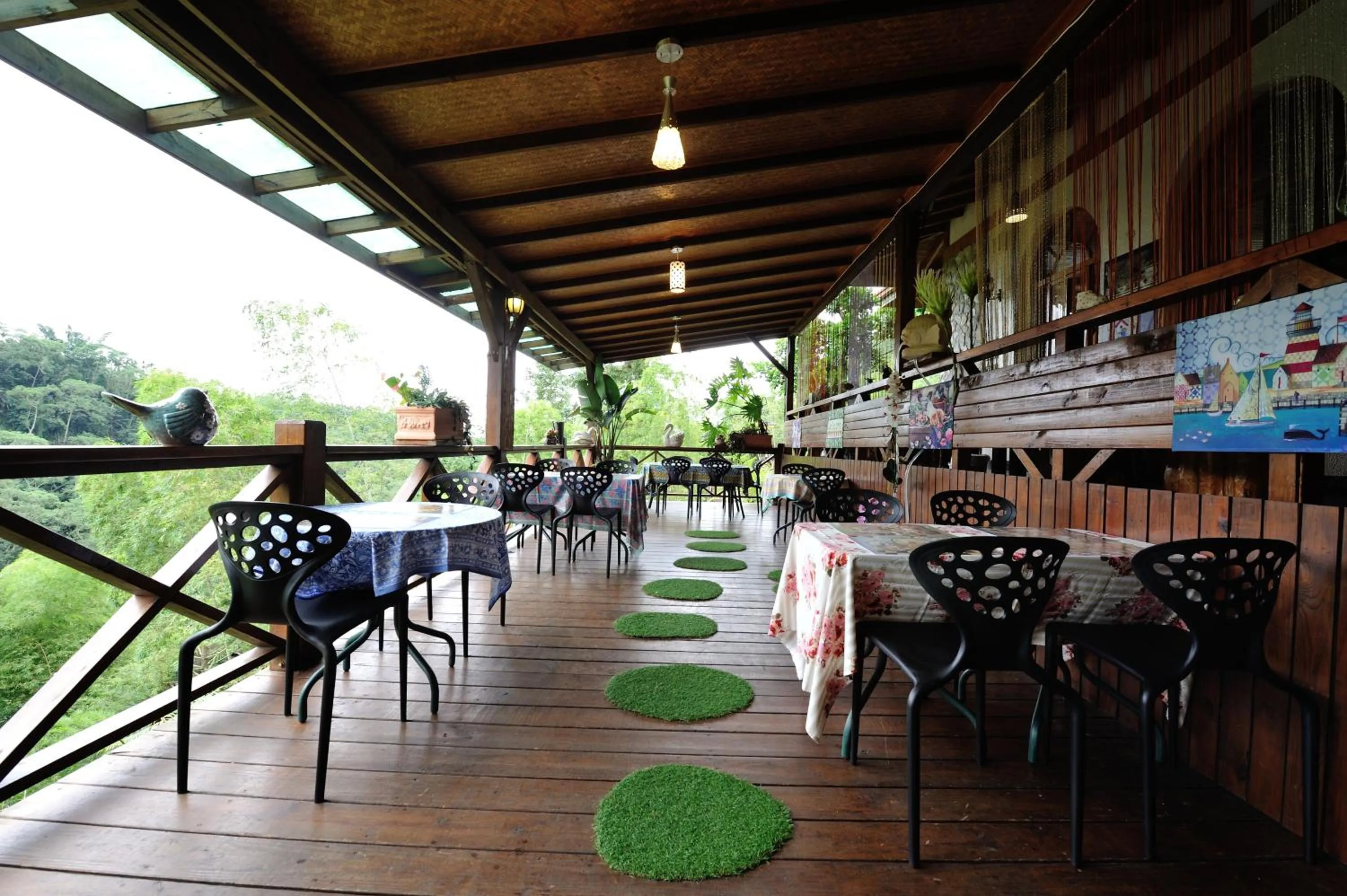 Shinmingshan Holiday Inn