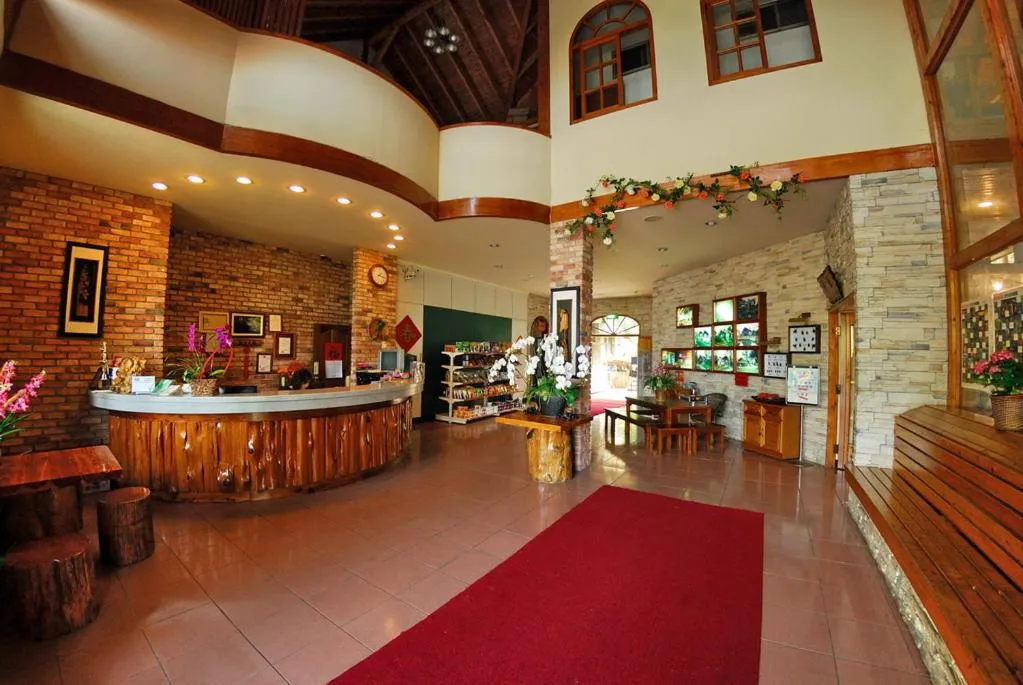 Shinmingshan Holiday Inn