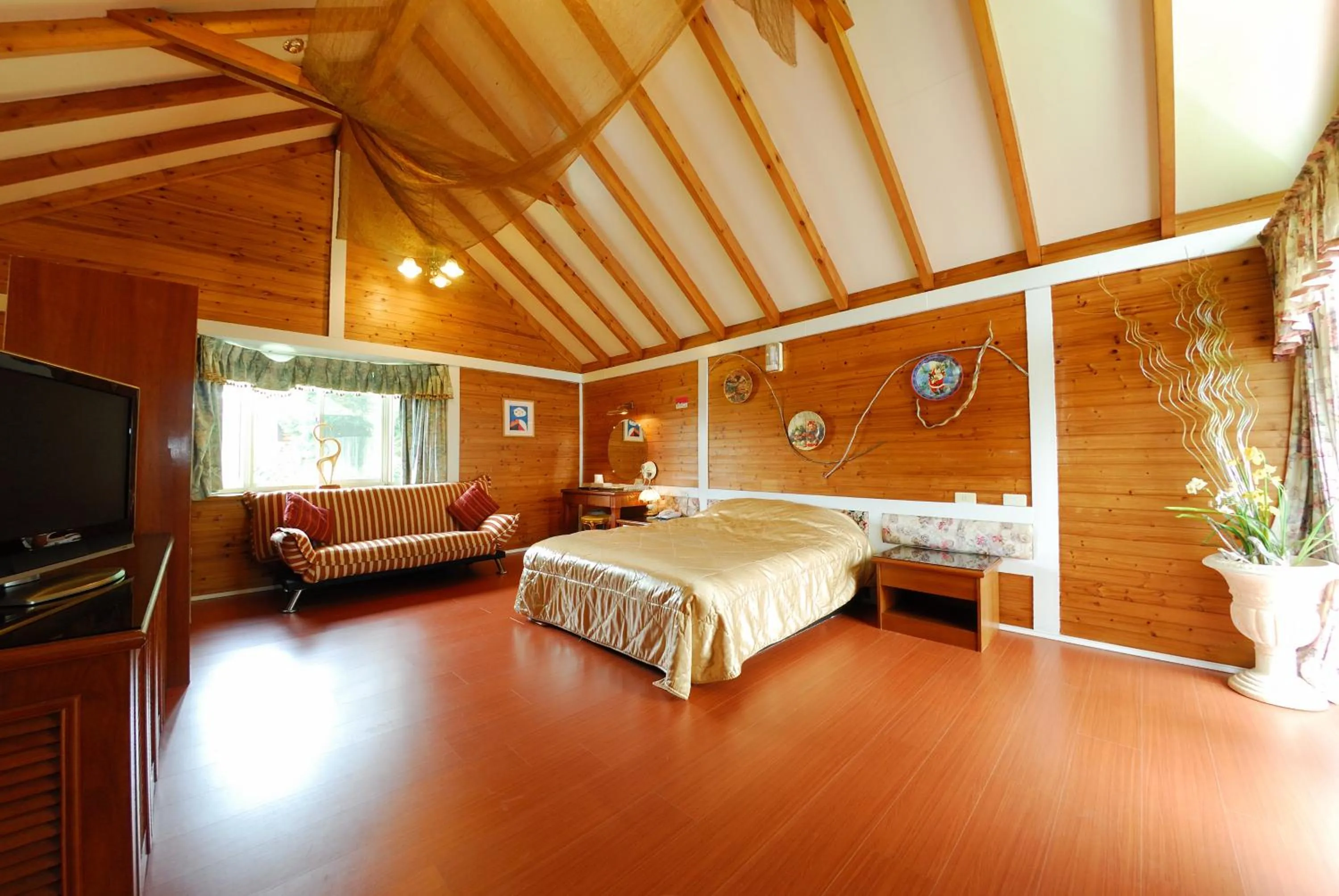 Bed in Shinmingshan Holiday Inn