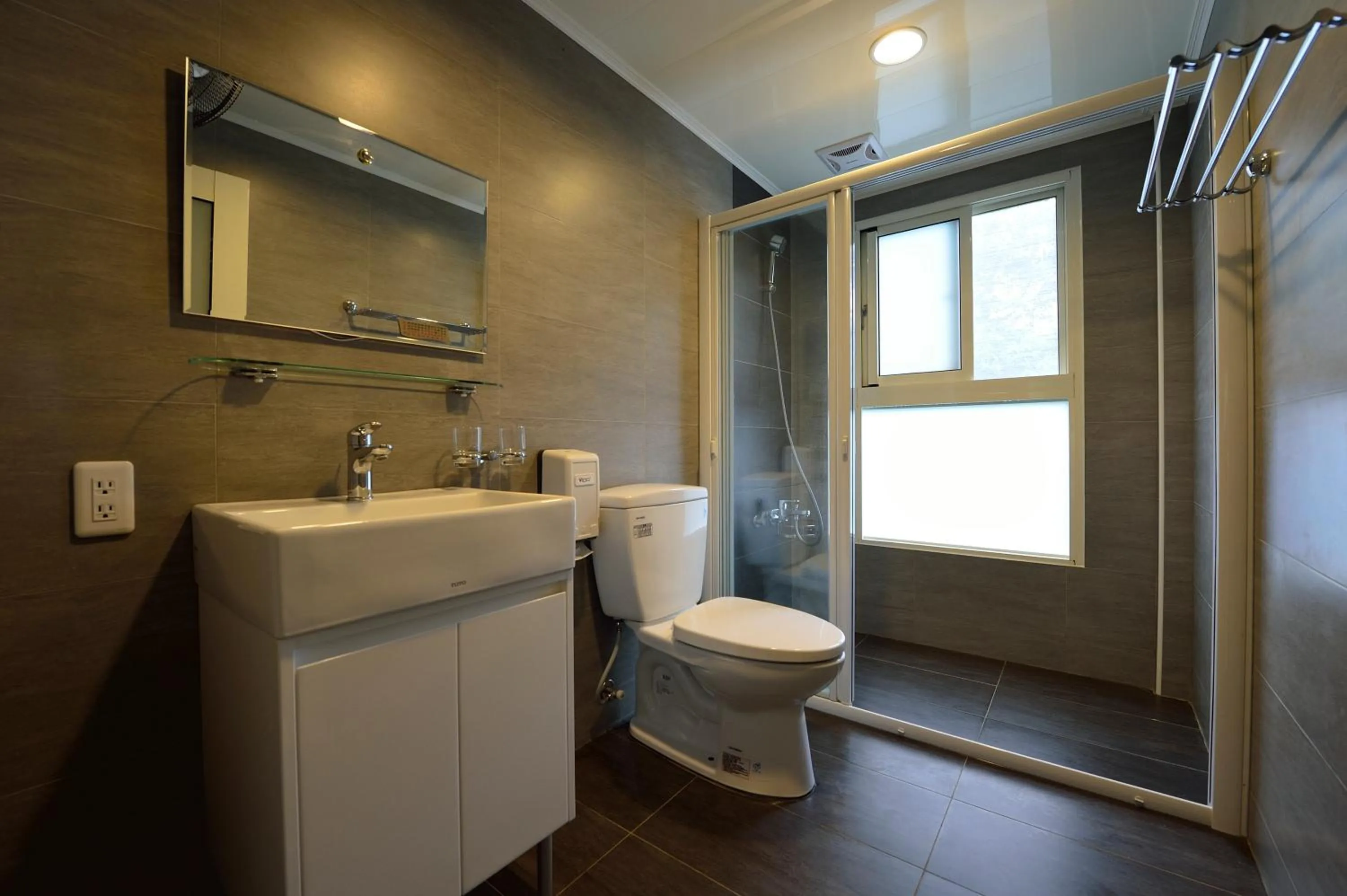 Shinmingshan Holiday Inn