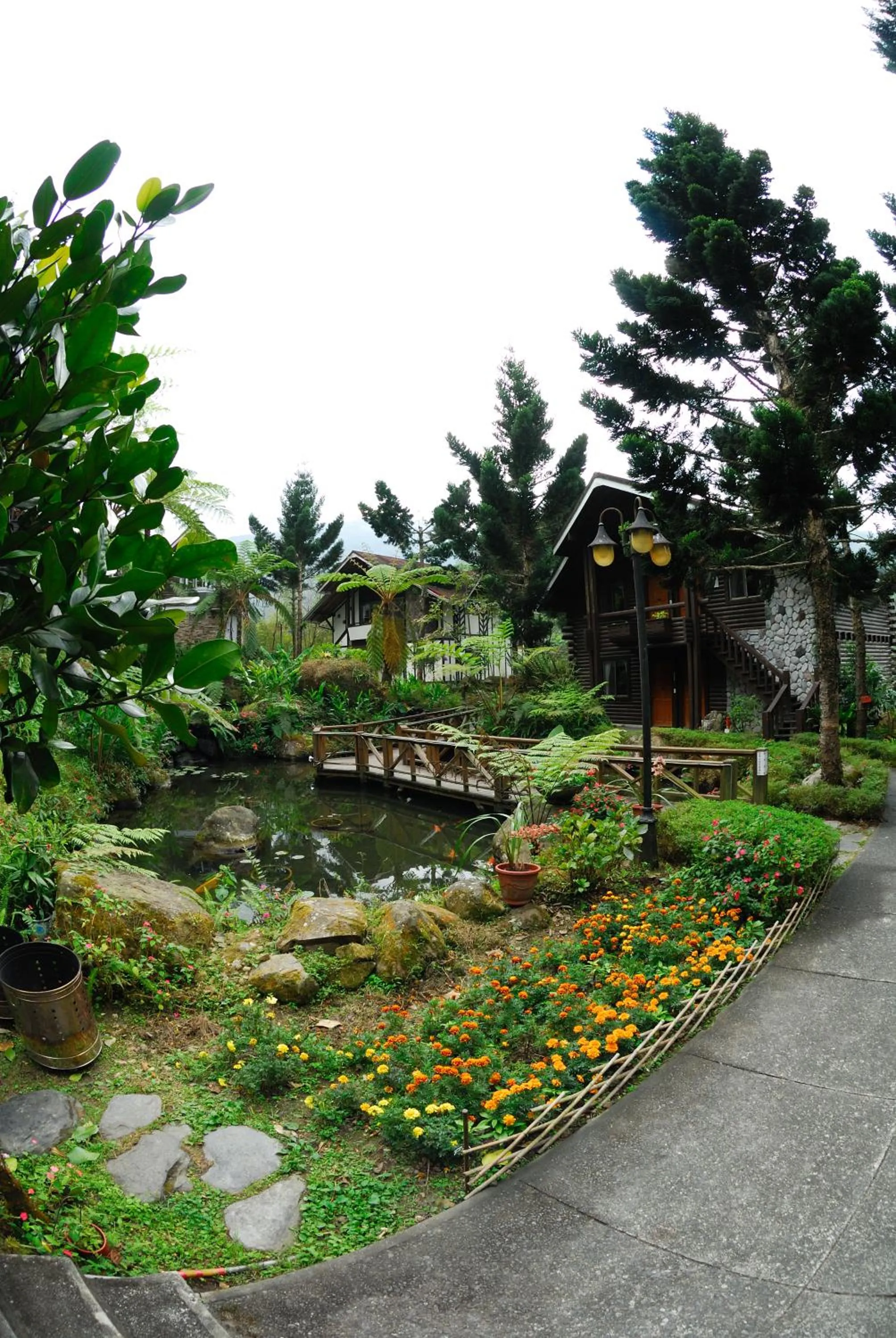 Shinmingshan Holiday Inn