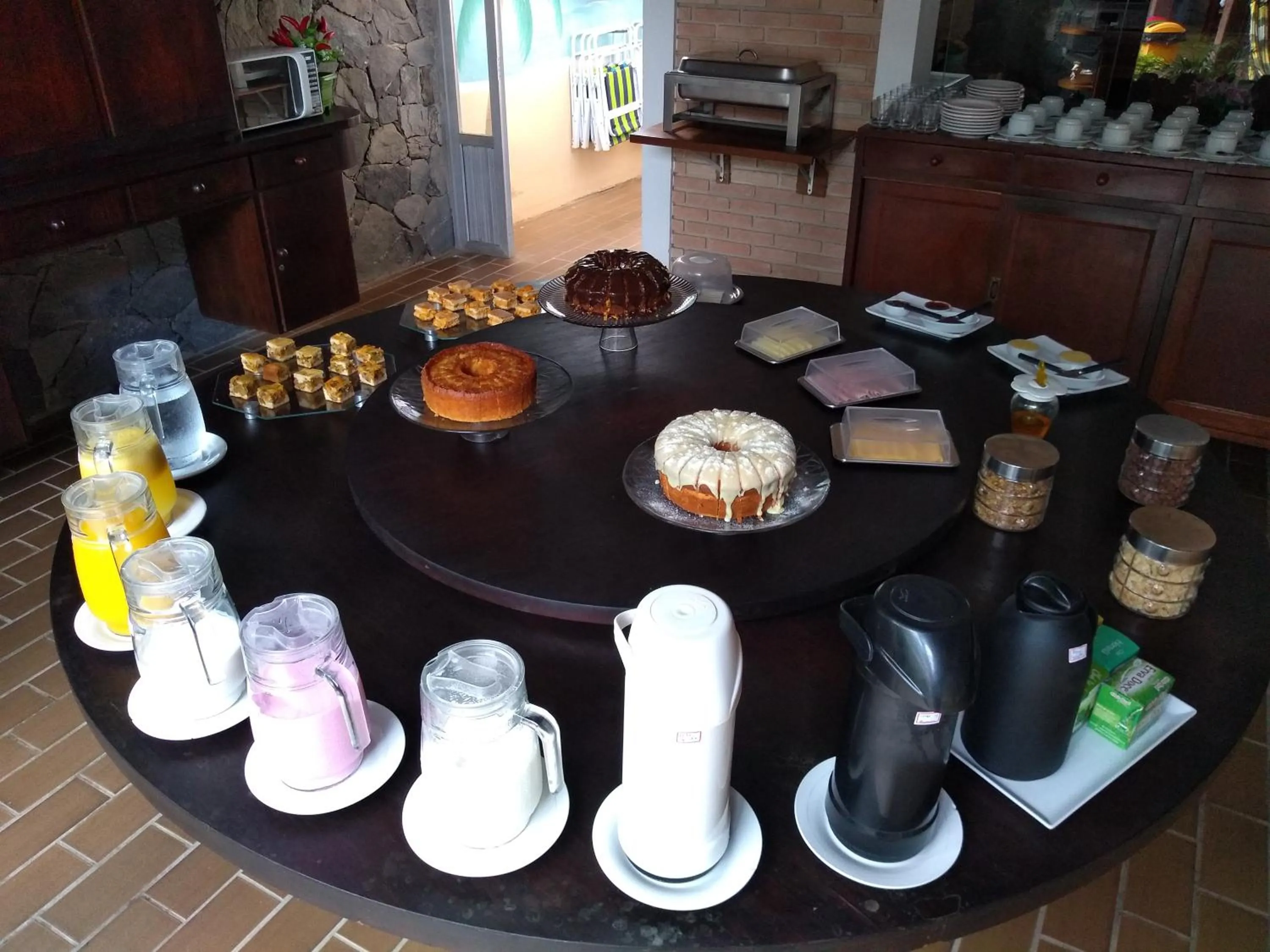 Buffet breakfast in Hotel Portal da Praia