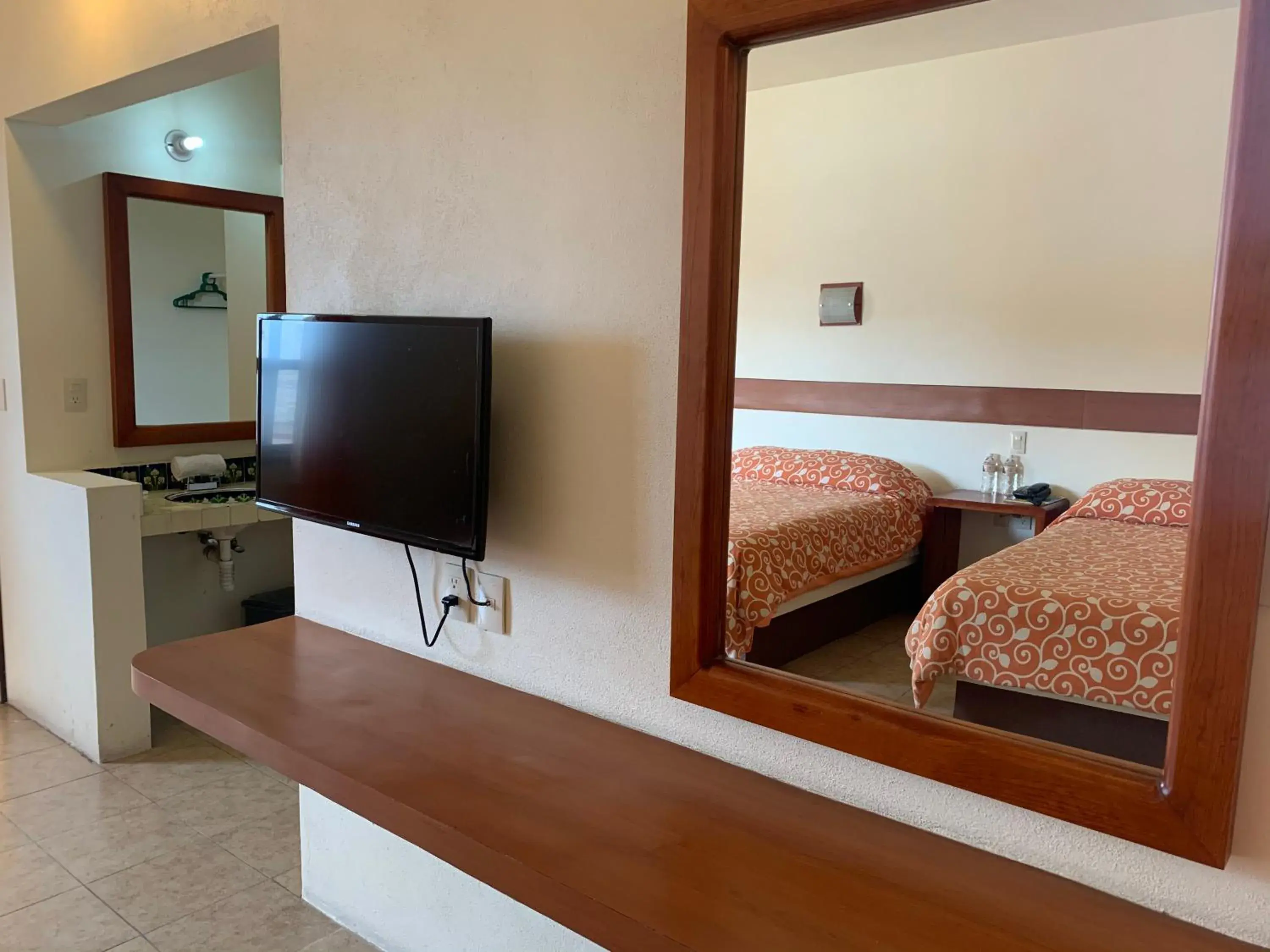 Text overlay, Bed in Hotel Posada Don Ramon Text overlay, Bed in Hotel Posada Don Ramon