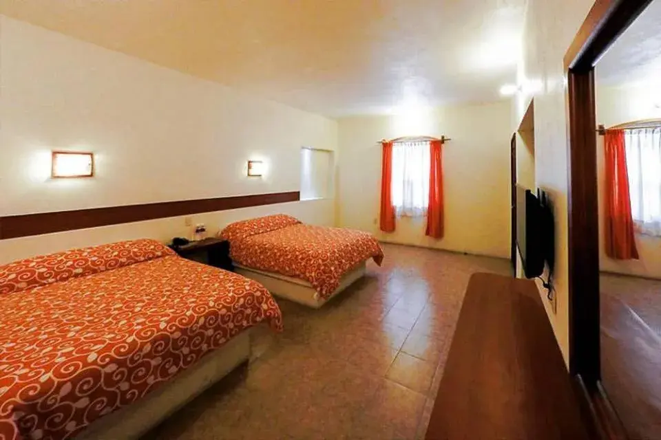 Text overlay, Bed in Hotel Posada Don Ramon Text overlay, Bed in Hotel Posada Don Ramon