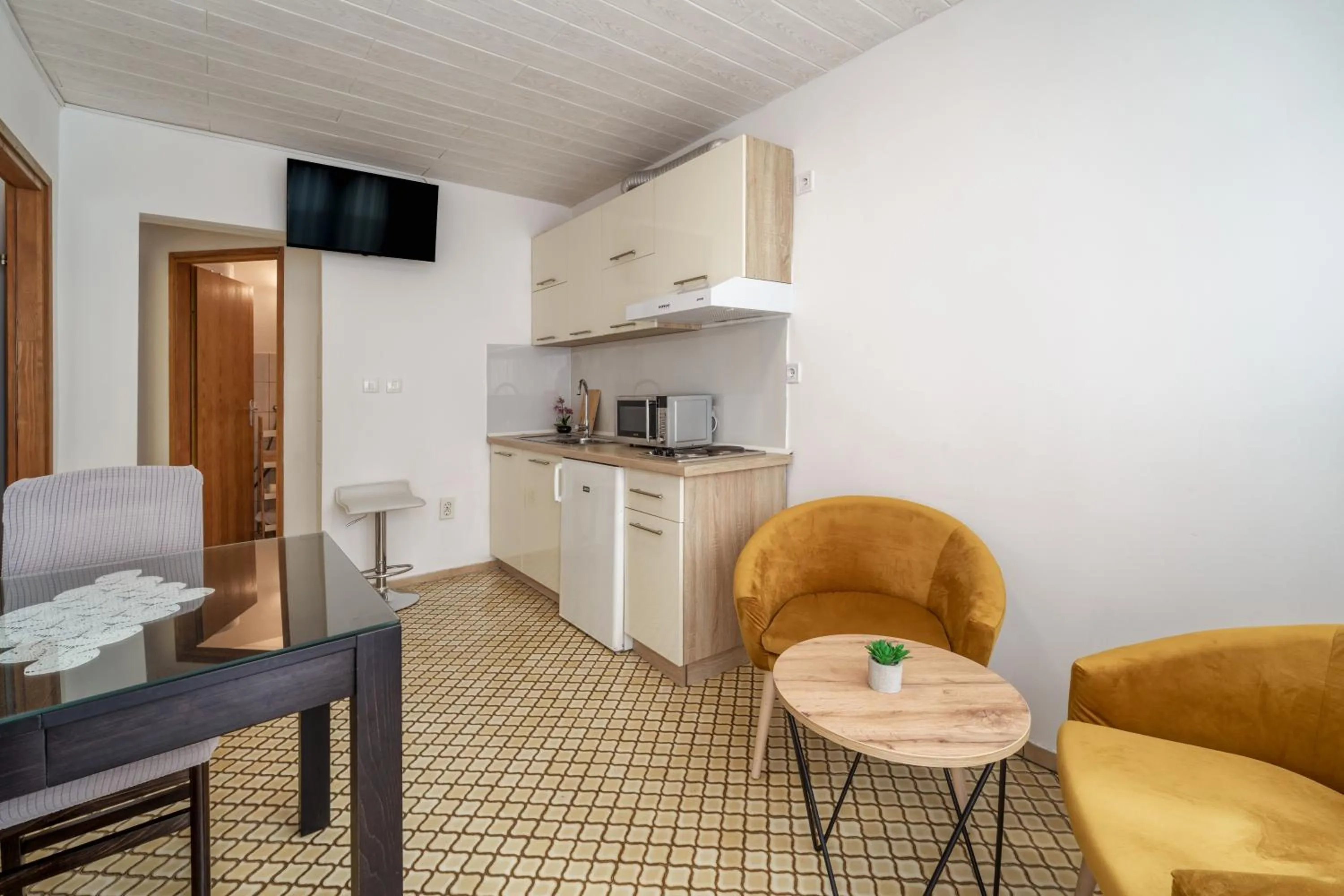 Dining area in Apartments Buturajac