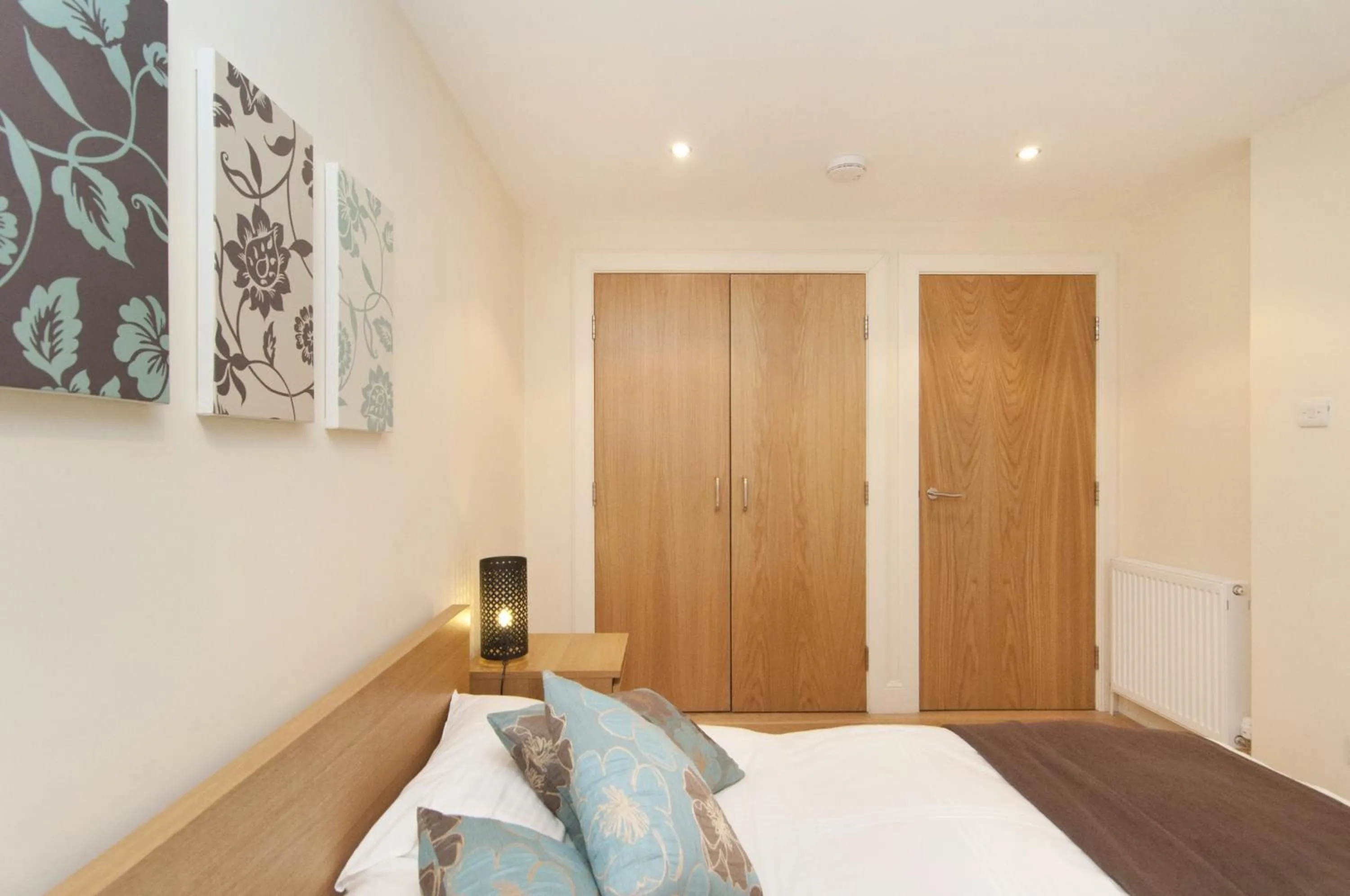 Bedroom, Bed in Edinburgh Church Apartments