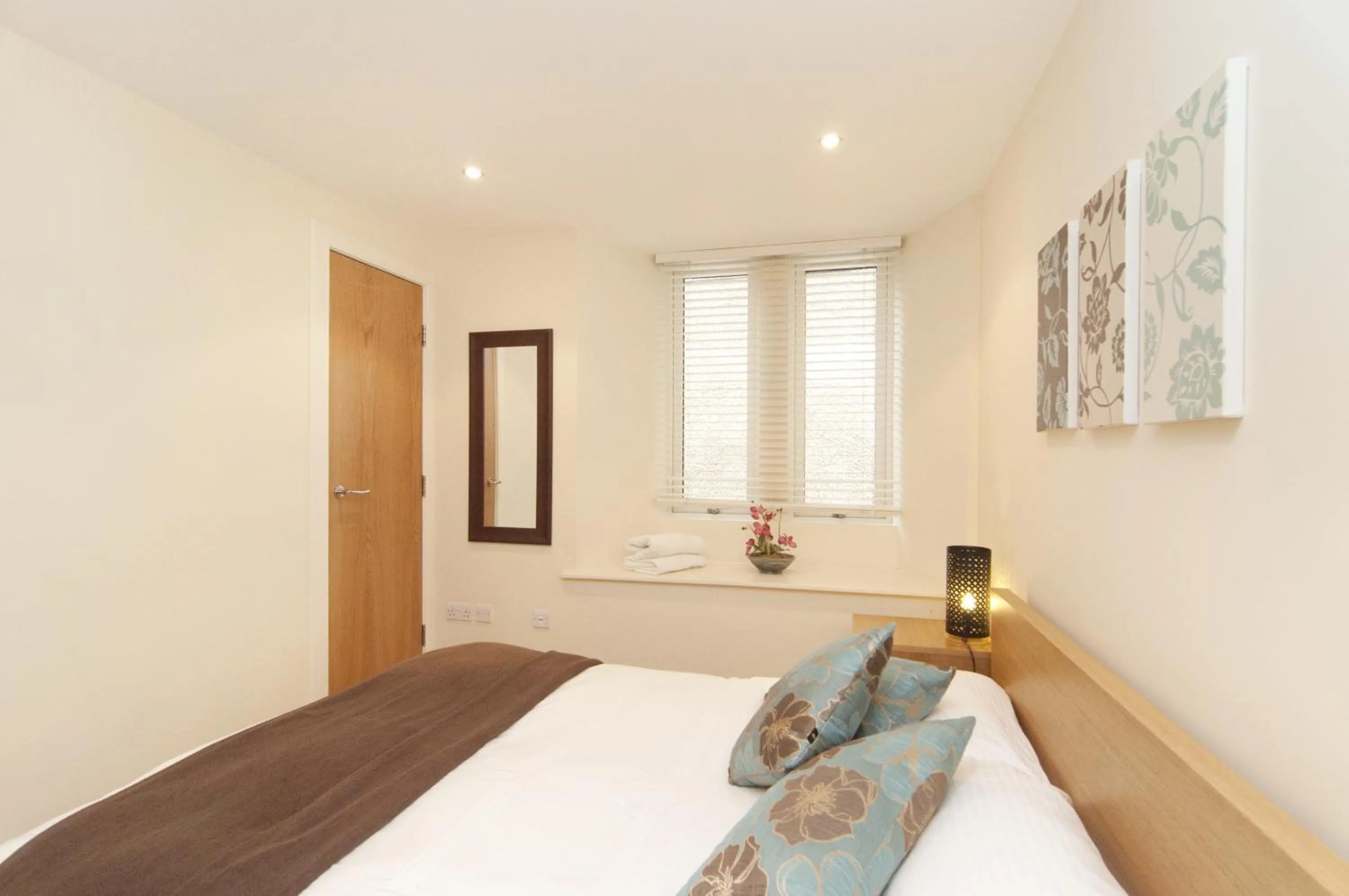 Bedroom, Bed in Edinburgh Church Apartments