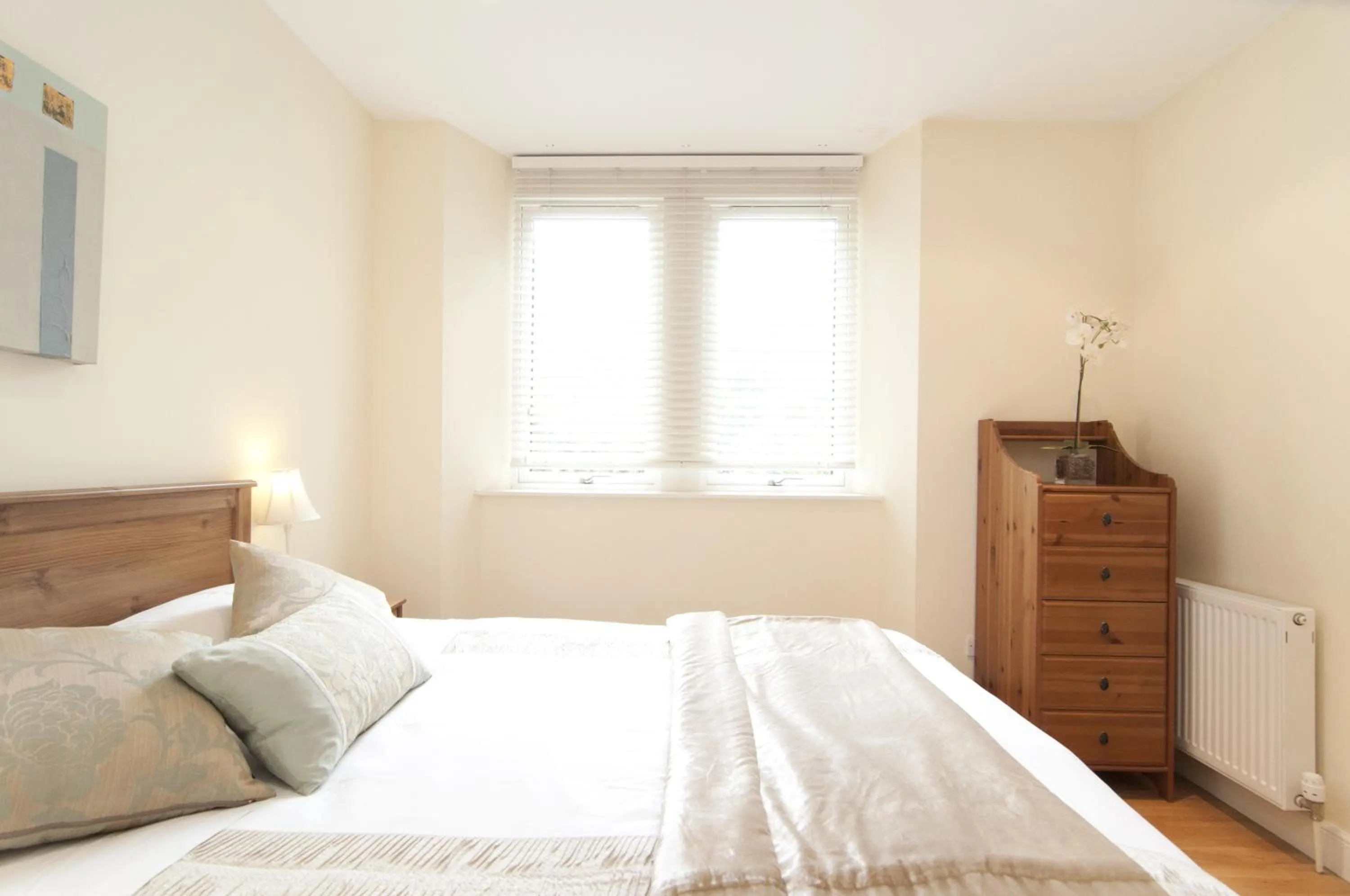 Bedroom, Bed in Edinburgh Church Apartments