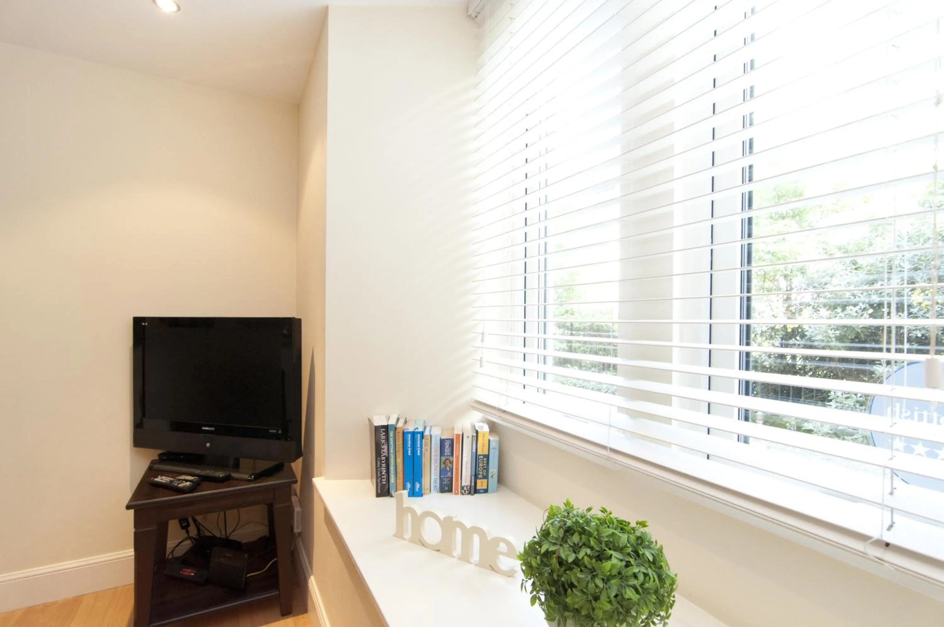 Living room in Edinburgh Church Apartments