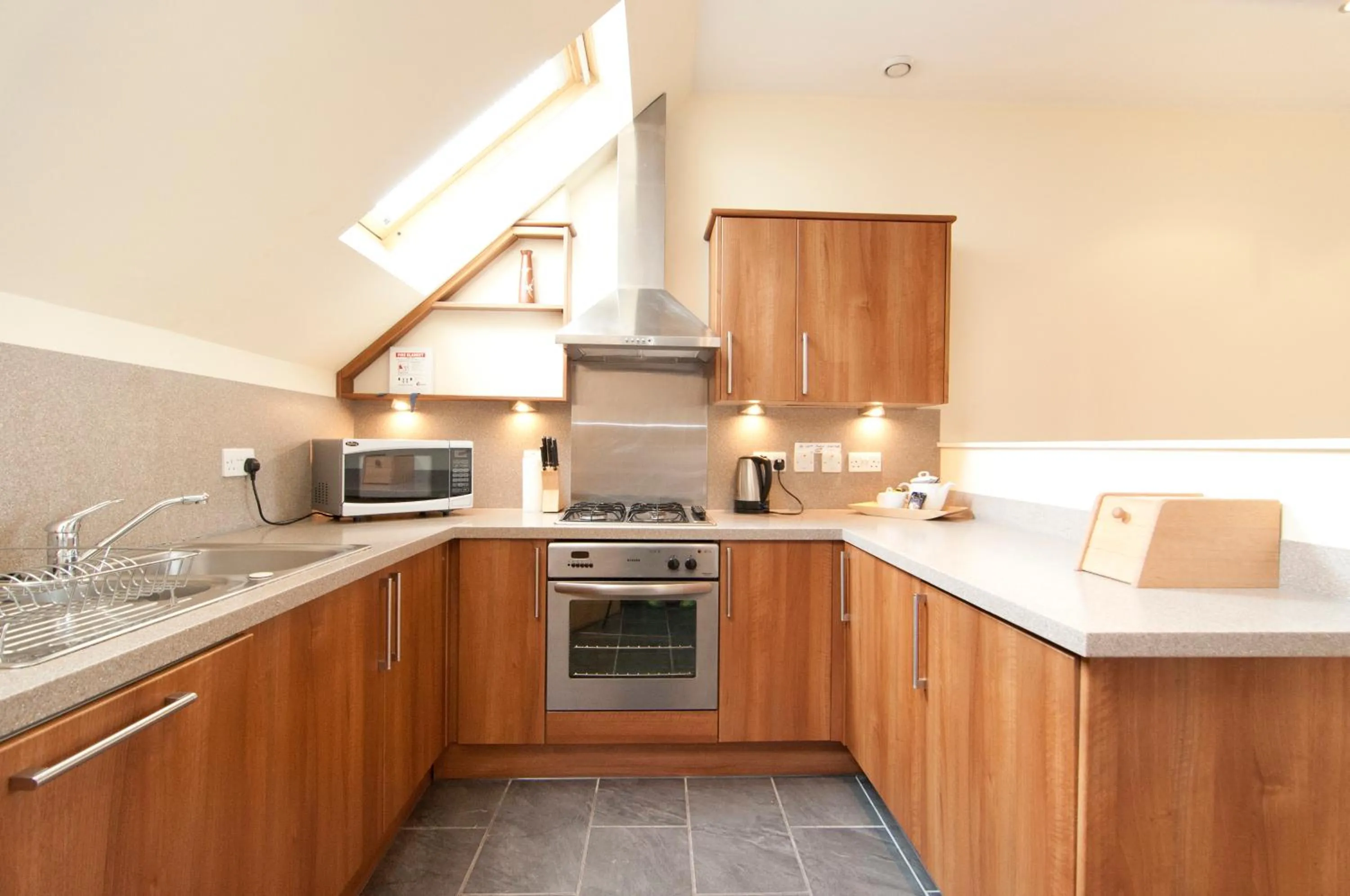 Kitchen or kitchenette in Edinburgh Church Apartments