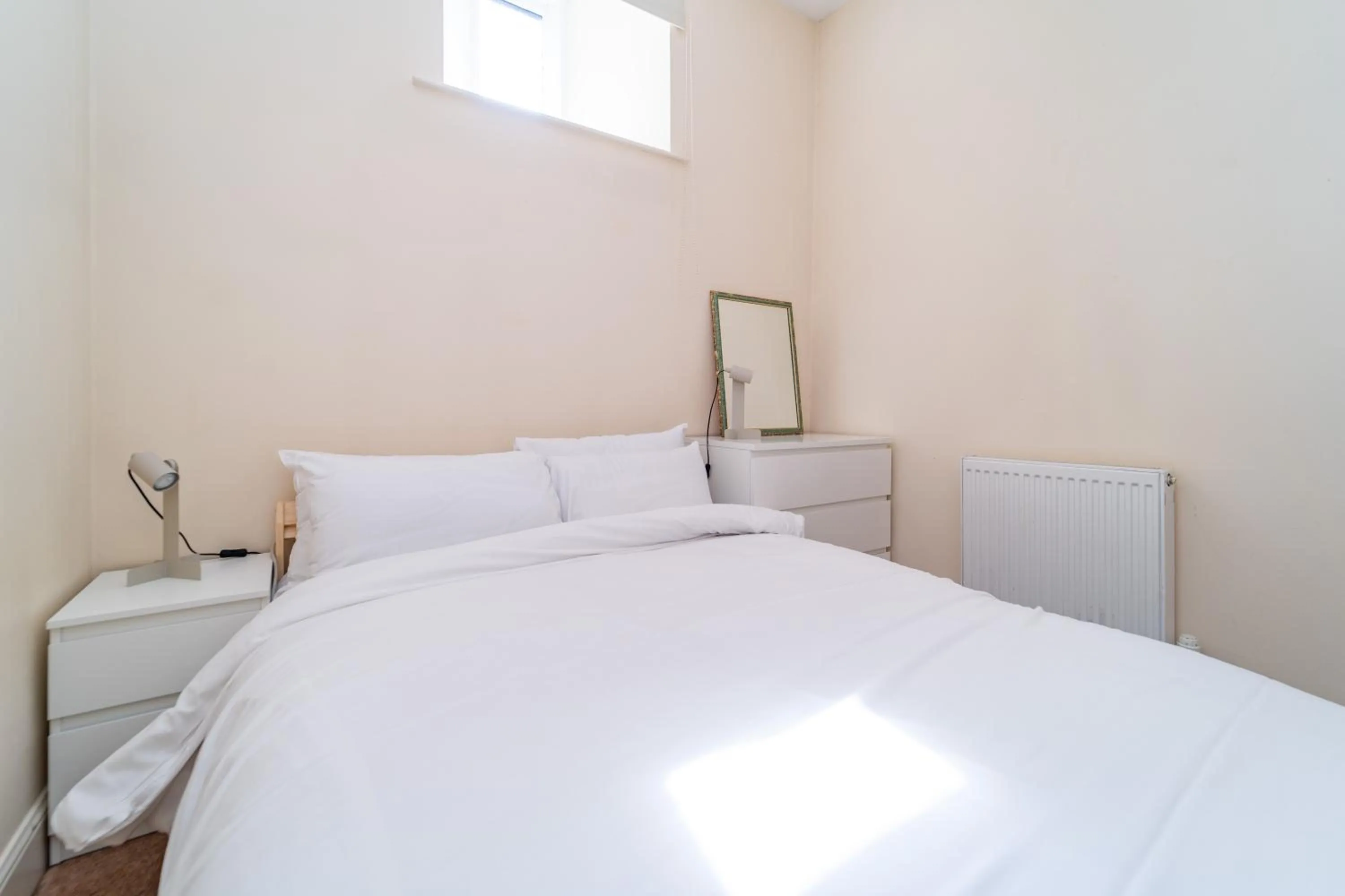 Bed in Edinburgh Church Apartments