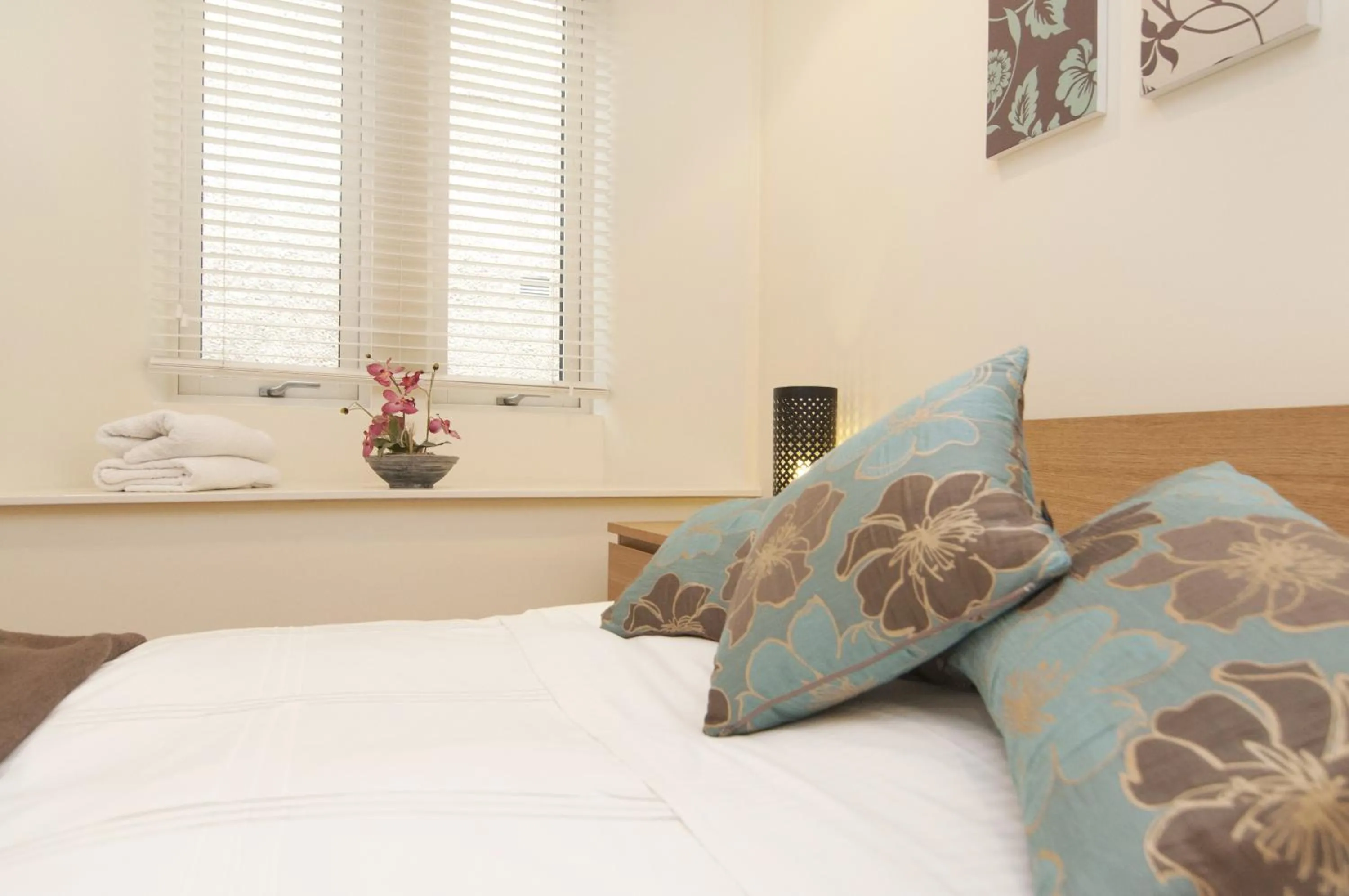 Bedroom, Bed in Edinburgh Church Apartments