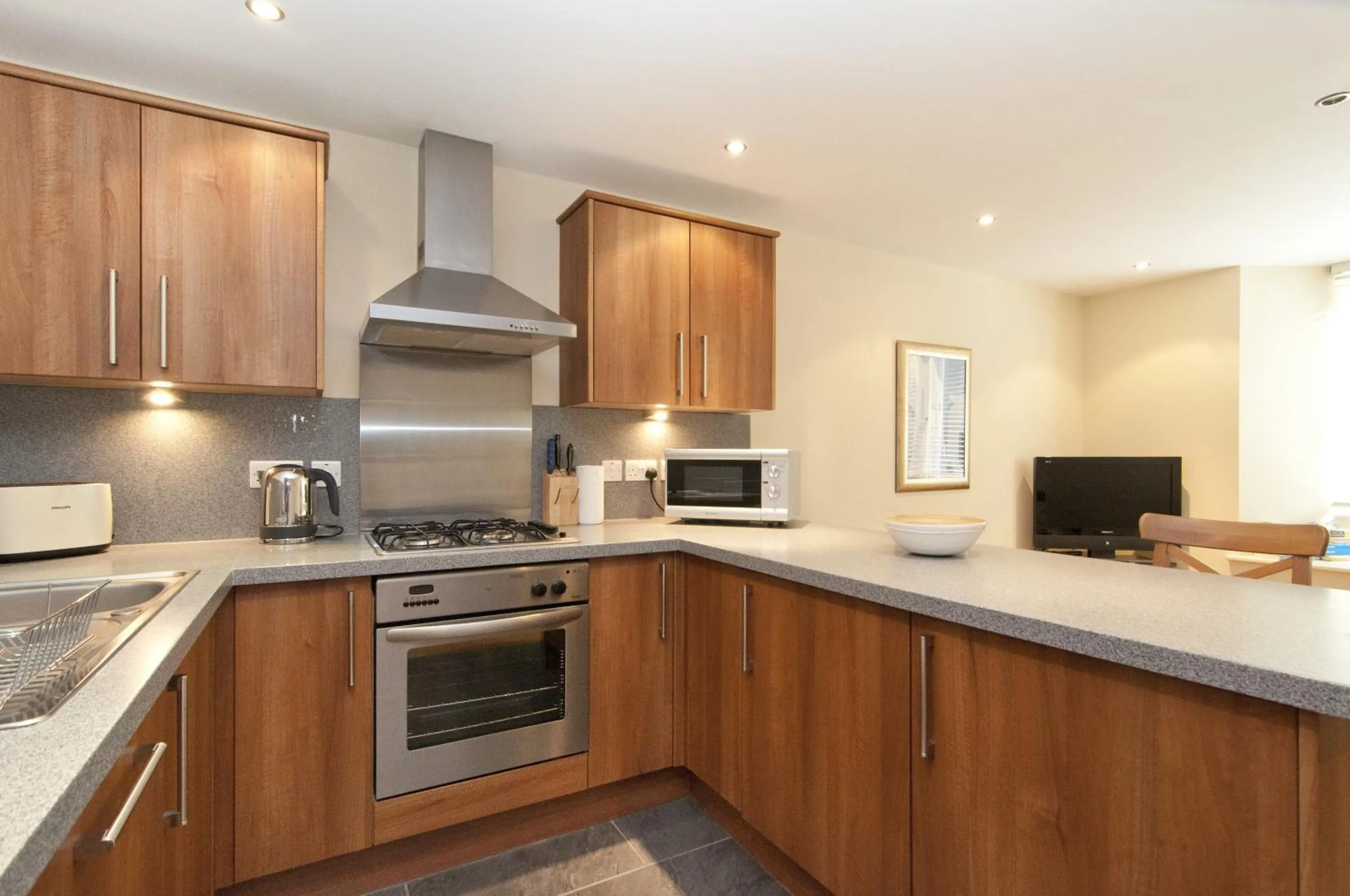 Kitchen or kitchenette in Edinburgh Church Apartments