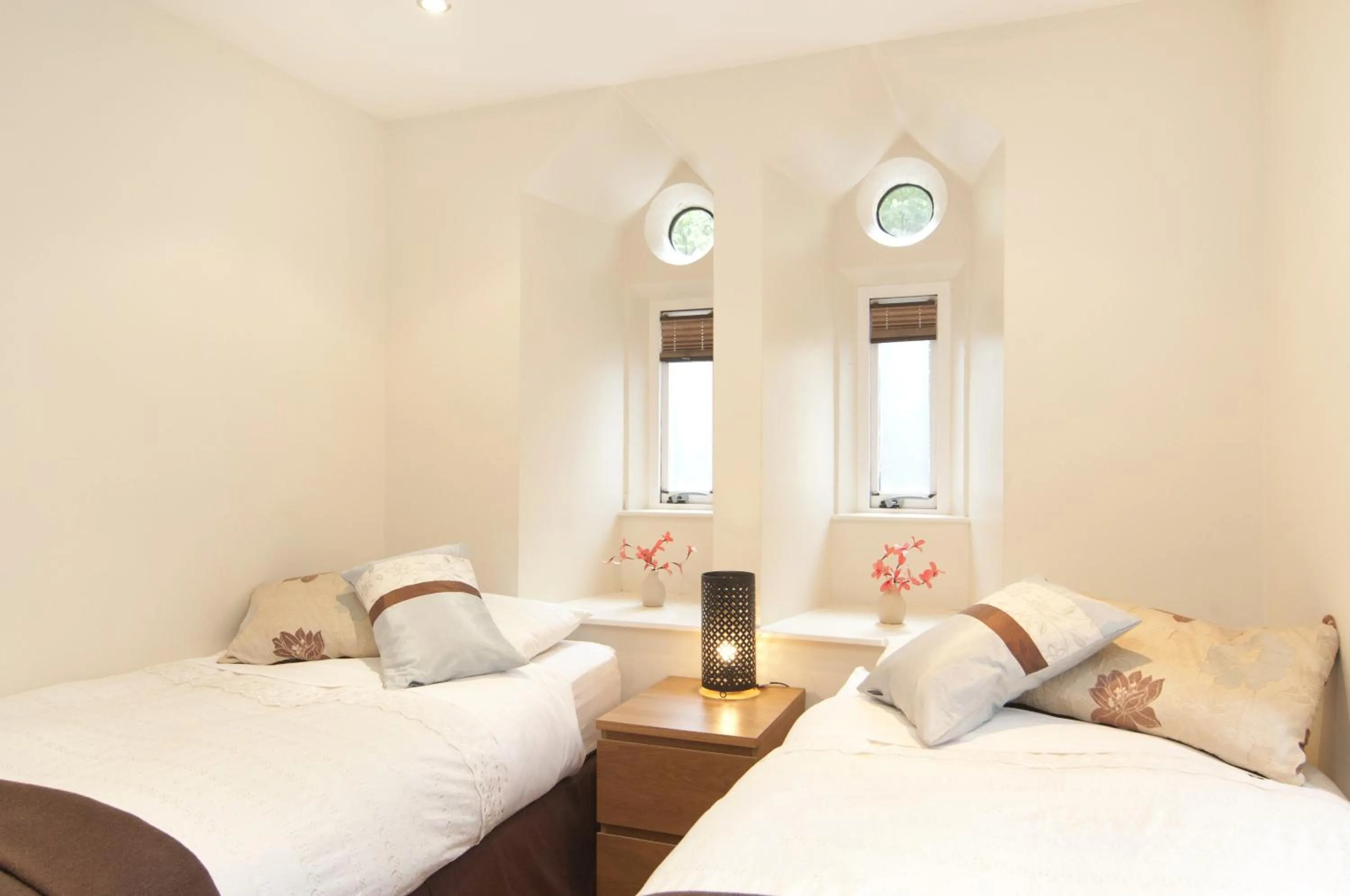 Bedroom, Bed in Edinburgh Church Apartments