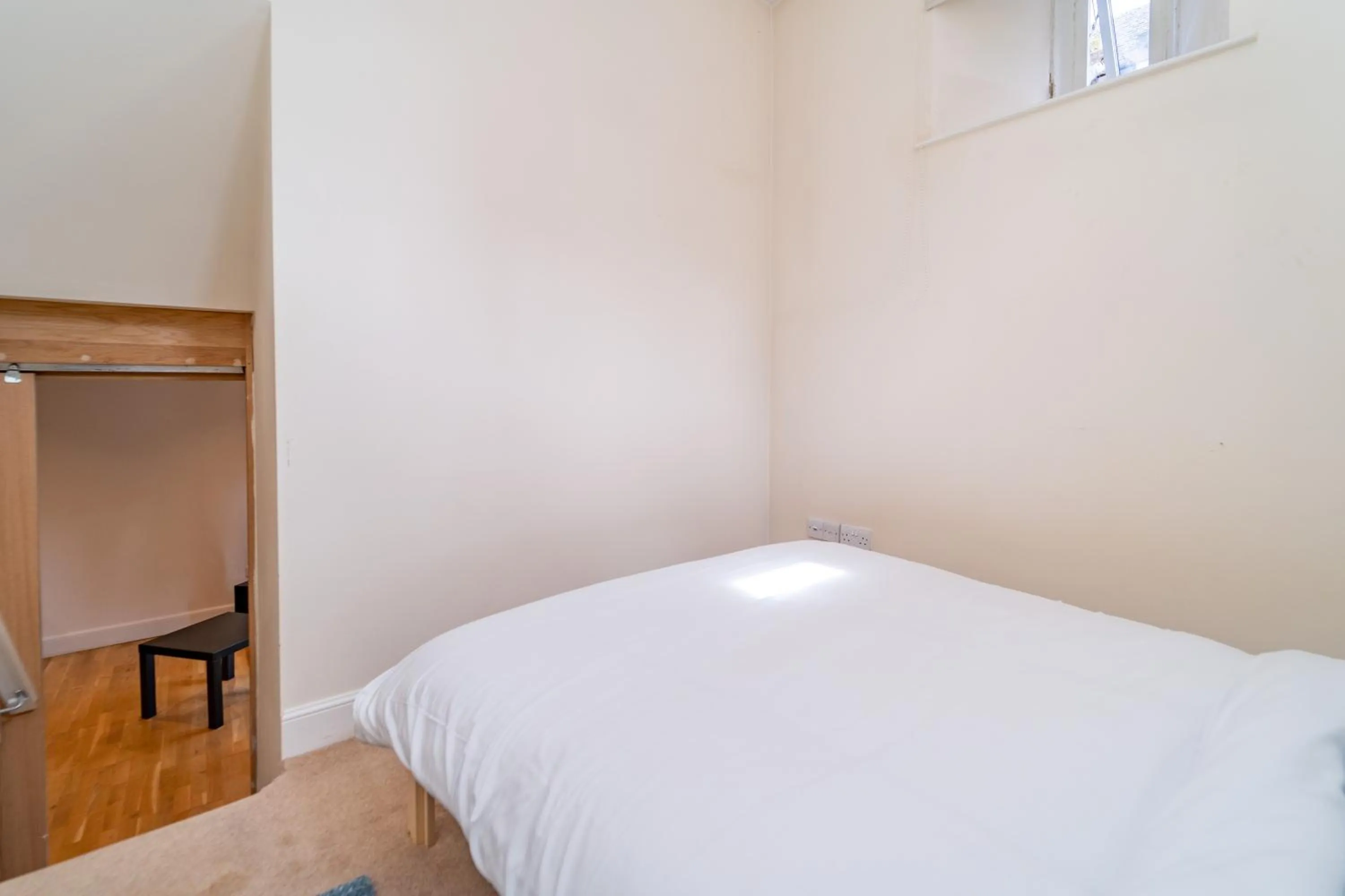 Bed in Edinburgh Church Apartments