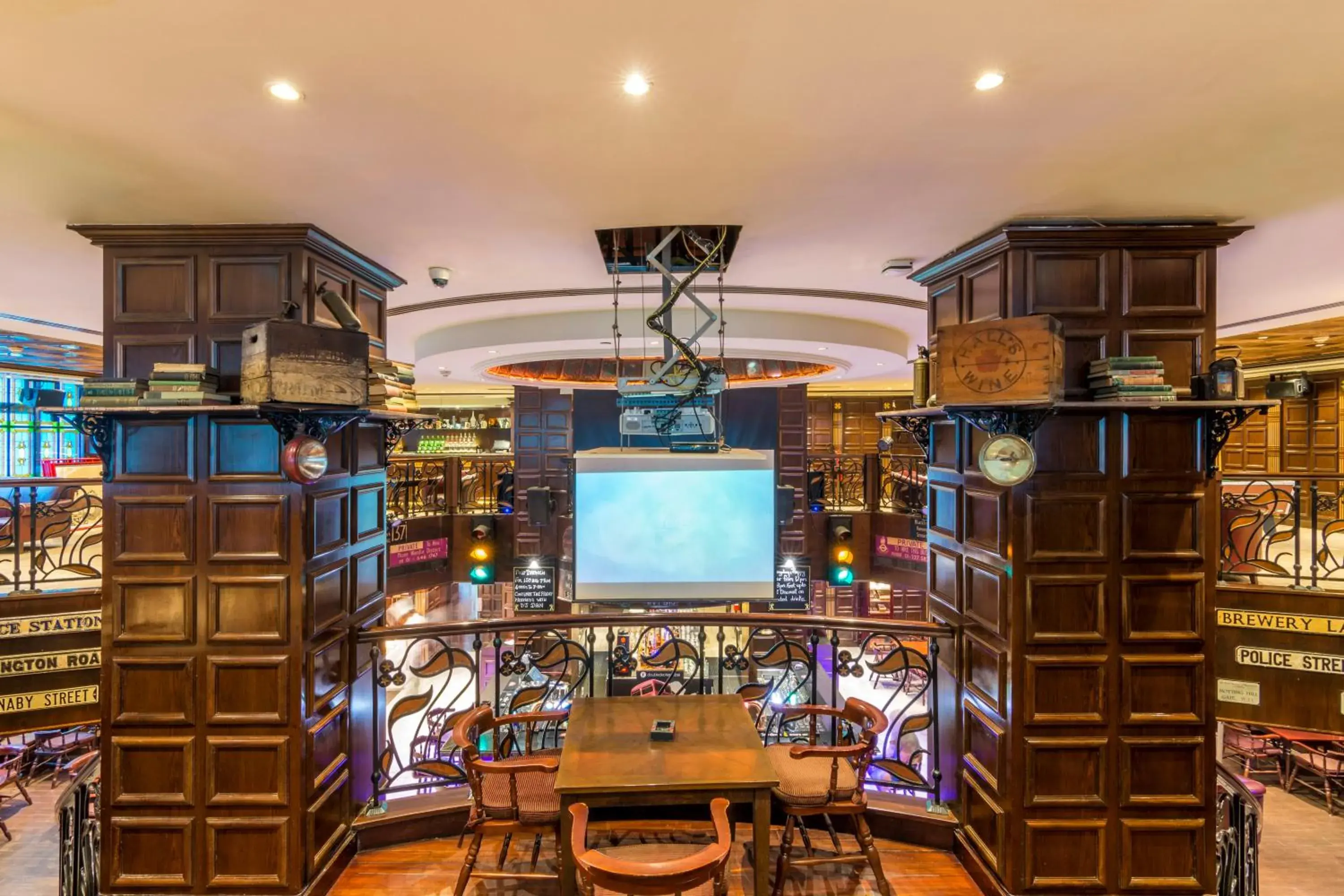 Restaurant/places to eat in Roda Al Murooj Residences Restaurant/places to eat in Roda Al Murooj Residences