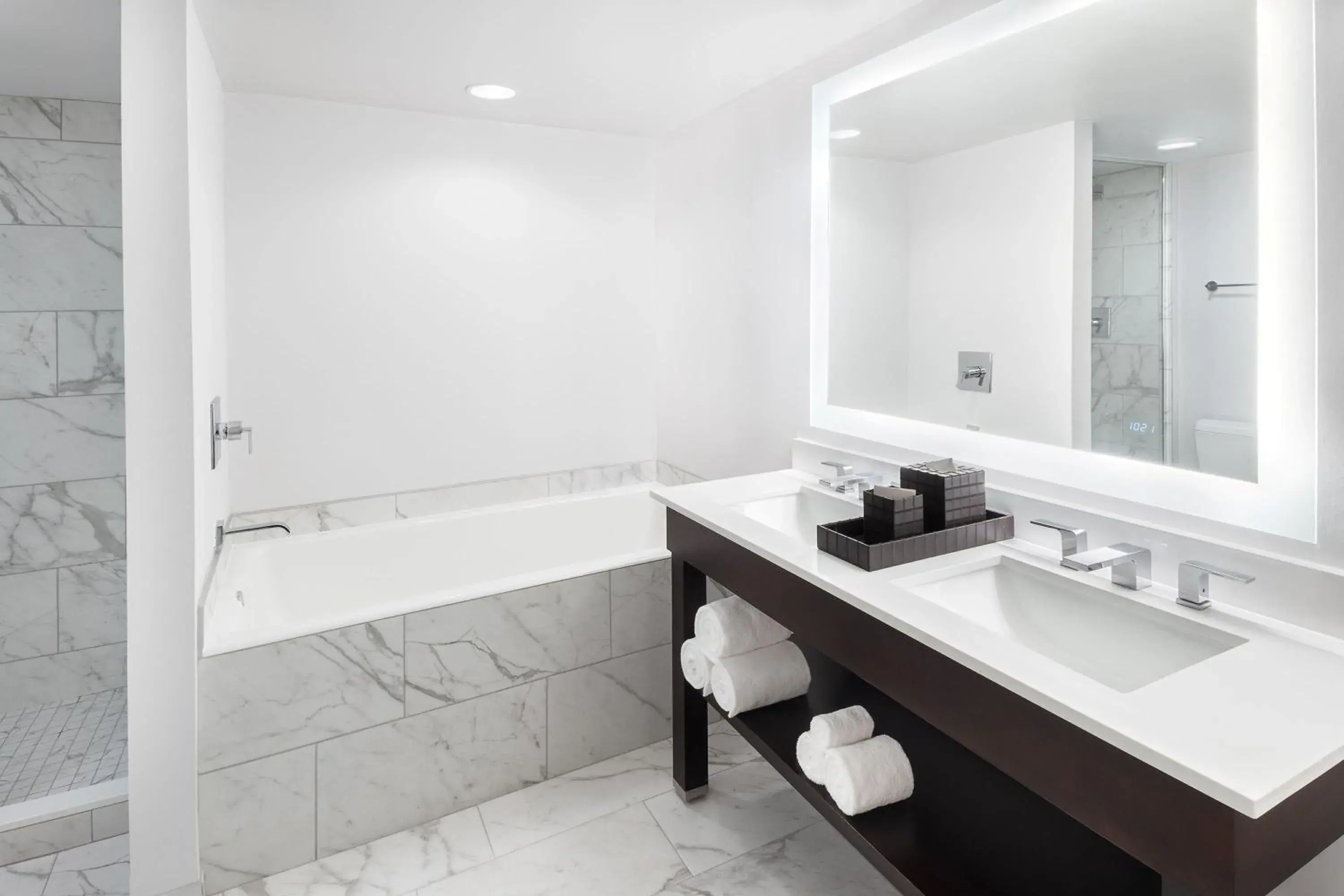 Bathroom in Hyatt Regency Schaumburg Chicago Bathroom in Hyatt Regency Schaumburg Chicago