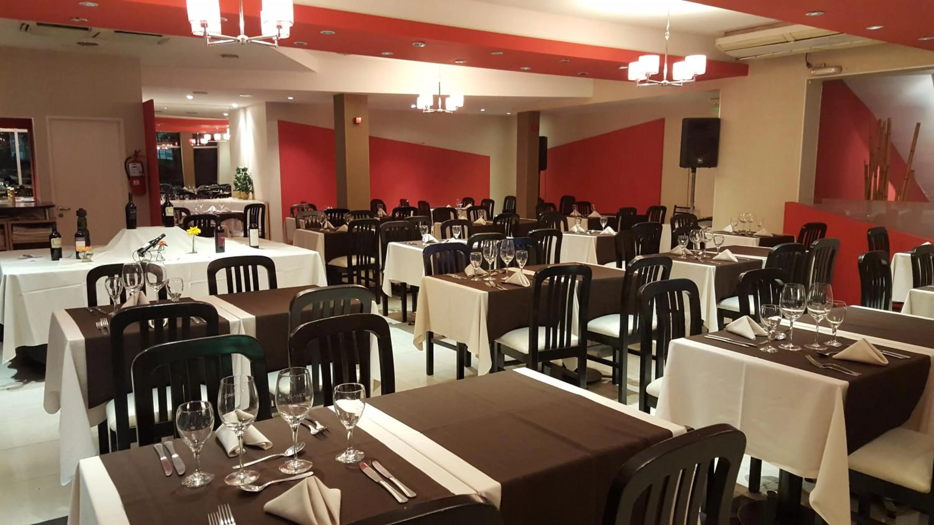 Restaurant/places to eat in Howard Johnson by Wyndham San Pedro