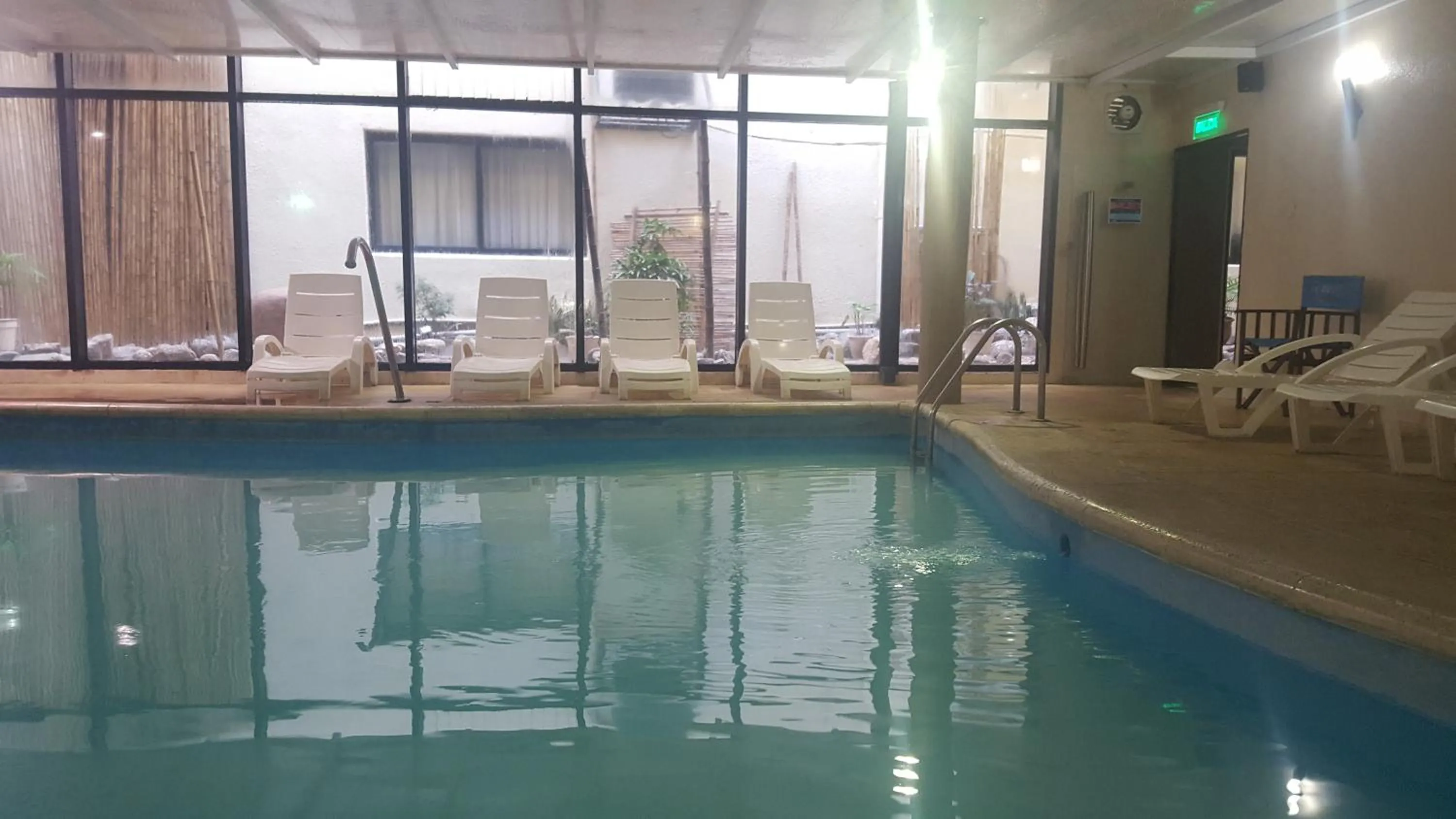 Swimming pool in Howard Johnson by Wyndham San Pedro