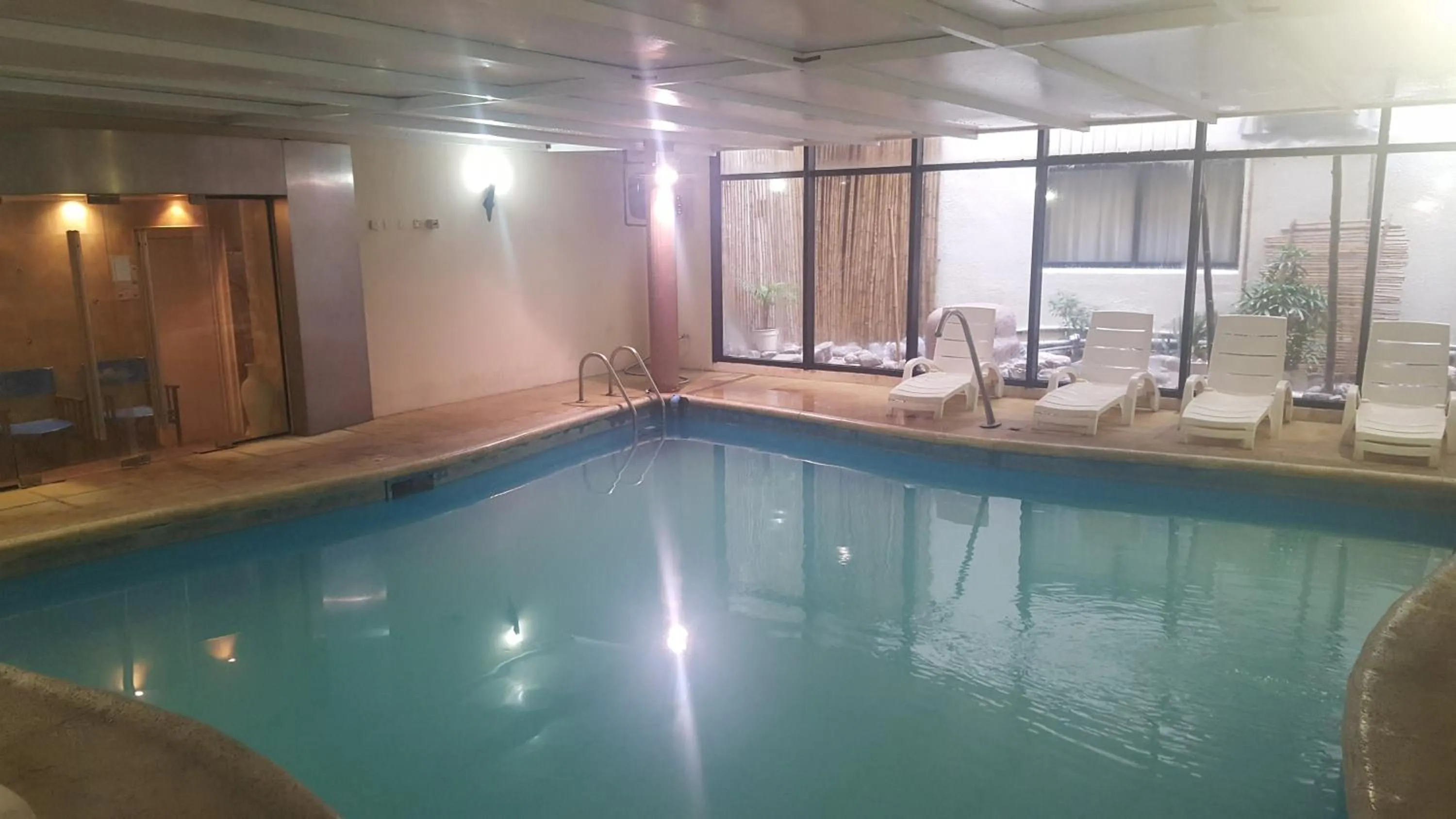 Swimming pool in Howard Johnson by Wyndham San Pedro