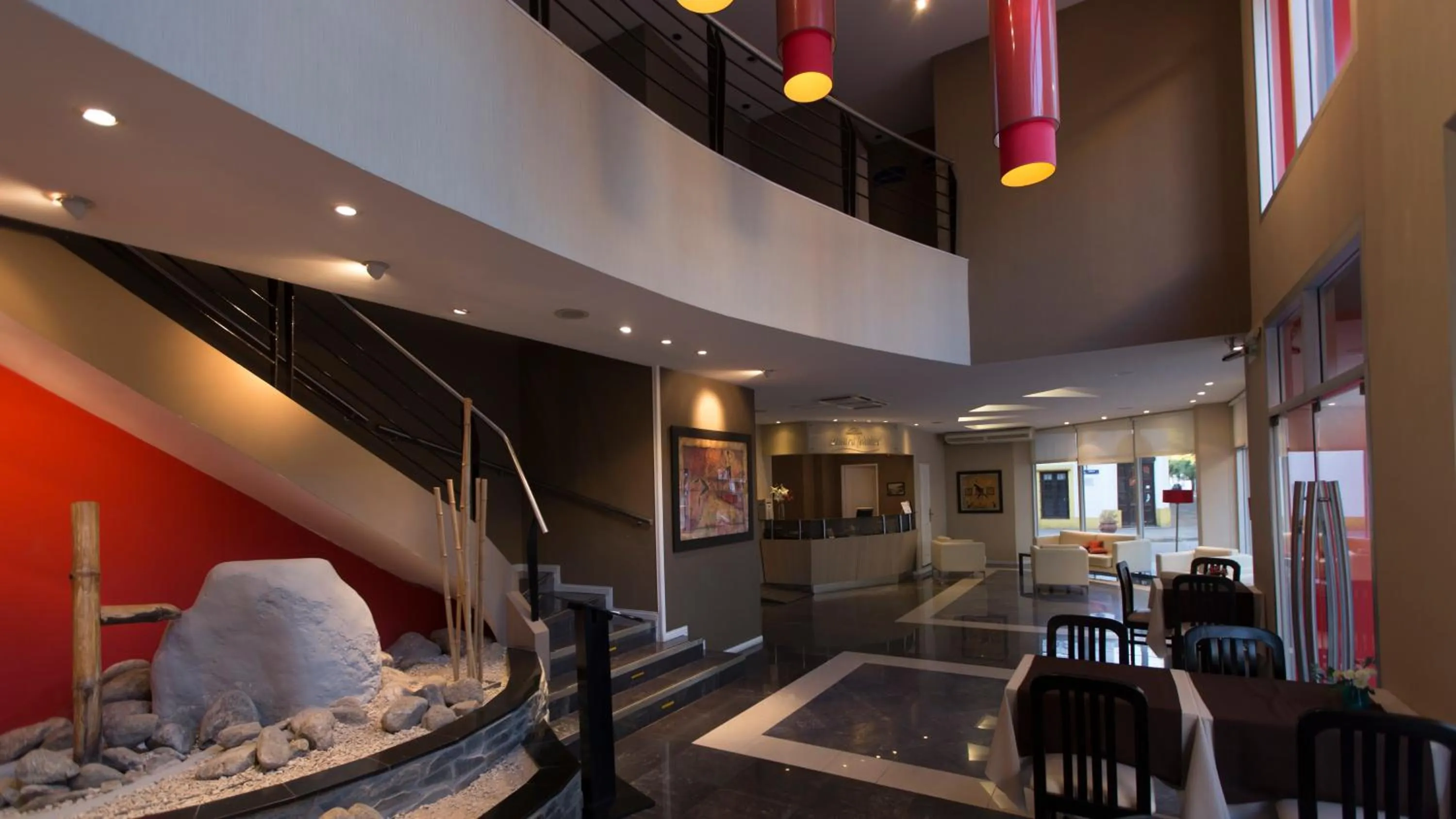 Restaurant/places to eat in Howard Johnson by Wyndham San Pedro