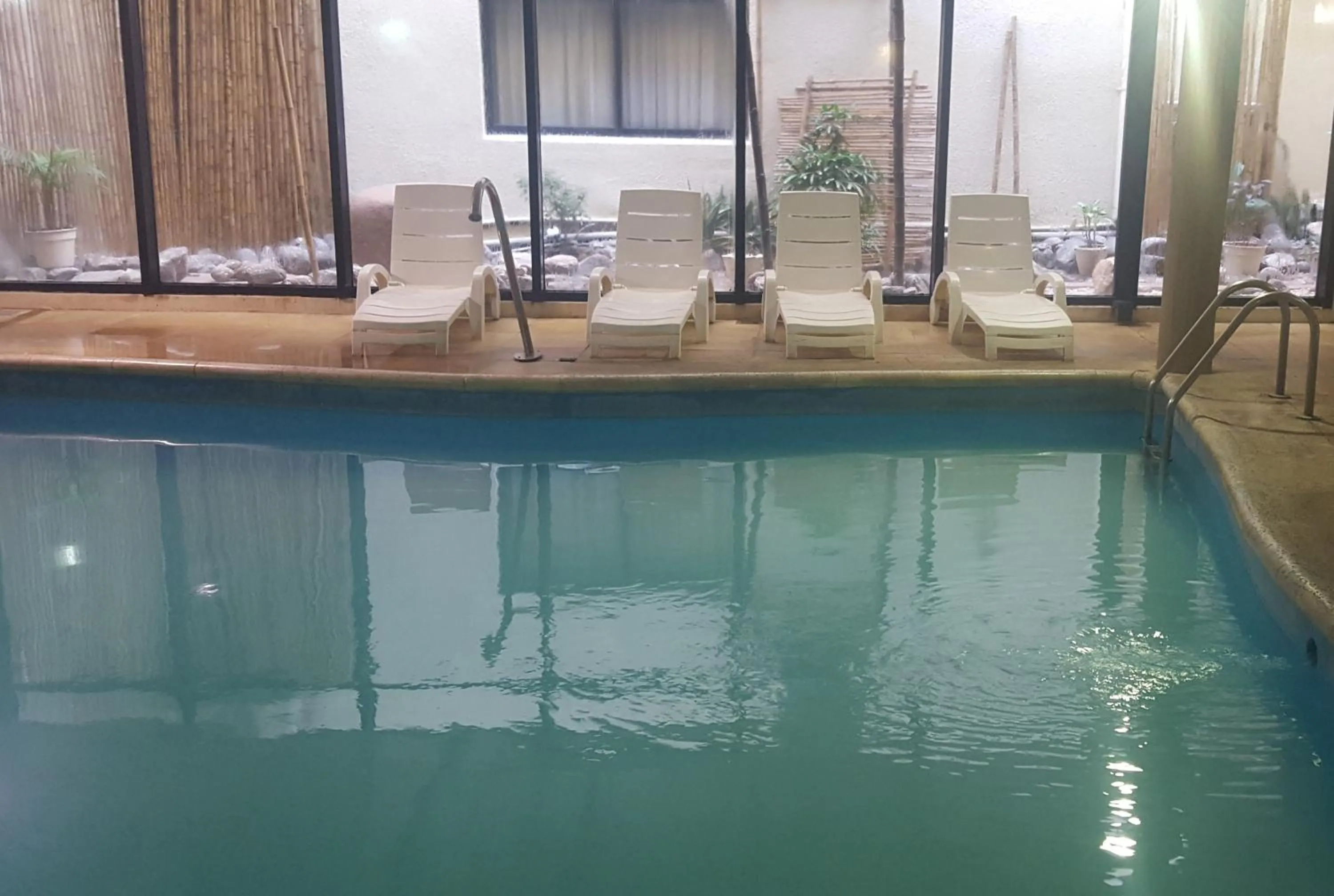 Swimming pool in Howard Johnson by Wyndham San Pedro