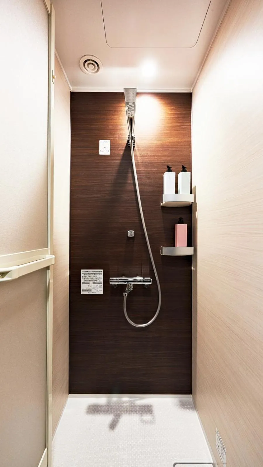 Shower in Kokonoe Machiya