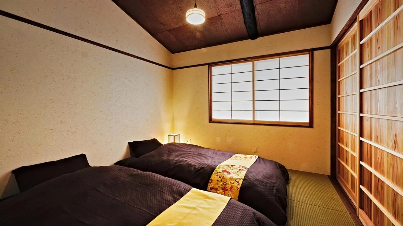 Bed in Kokonoe Machiya