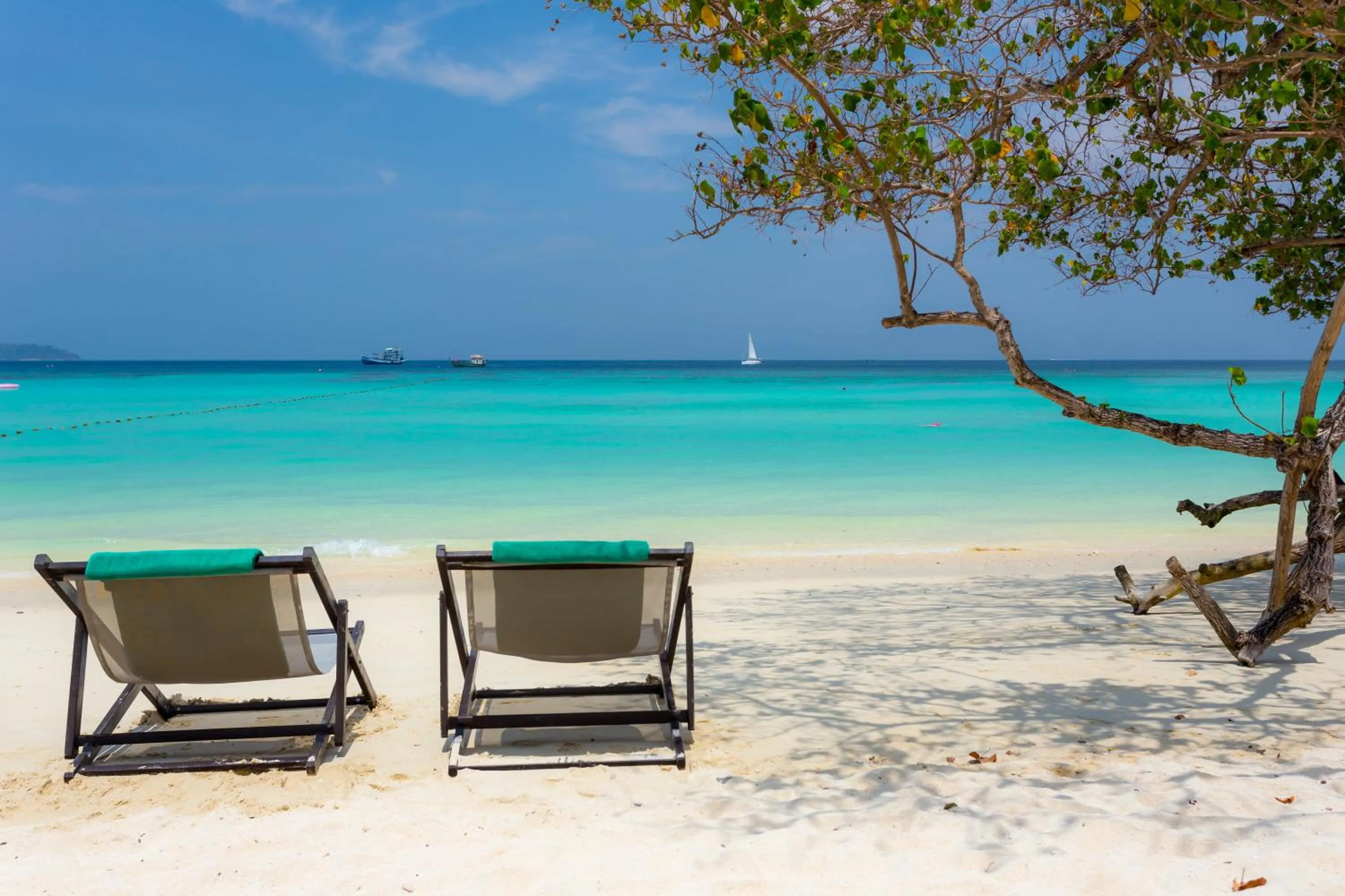 Day in Phi Phi Holiday Resort