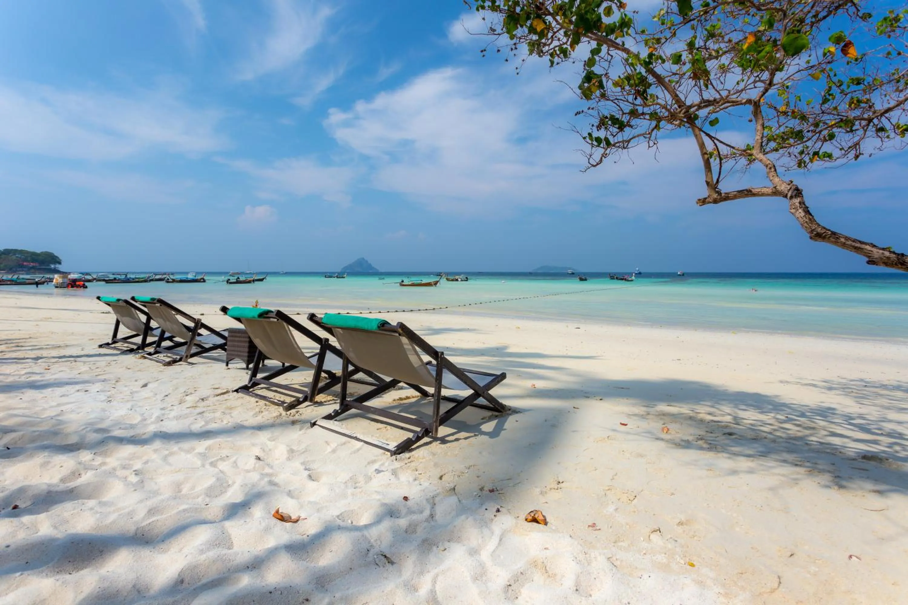 Day in Phi Phi Holiday Resort