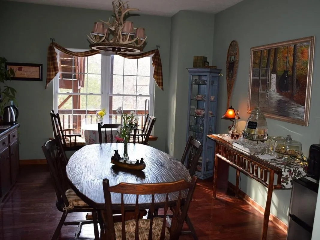 Dining area in Long Mountain Lodge Bed & Breakfast