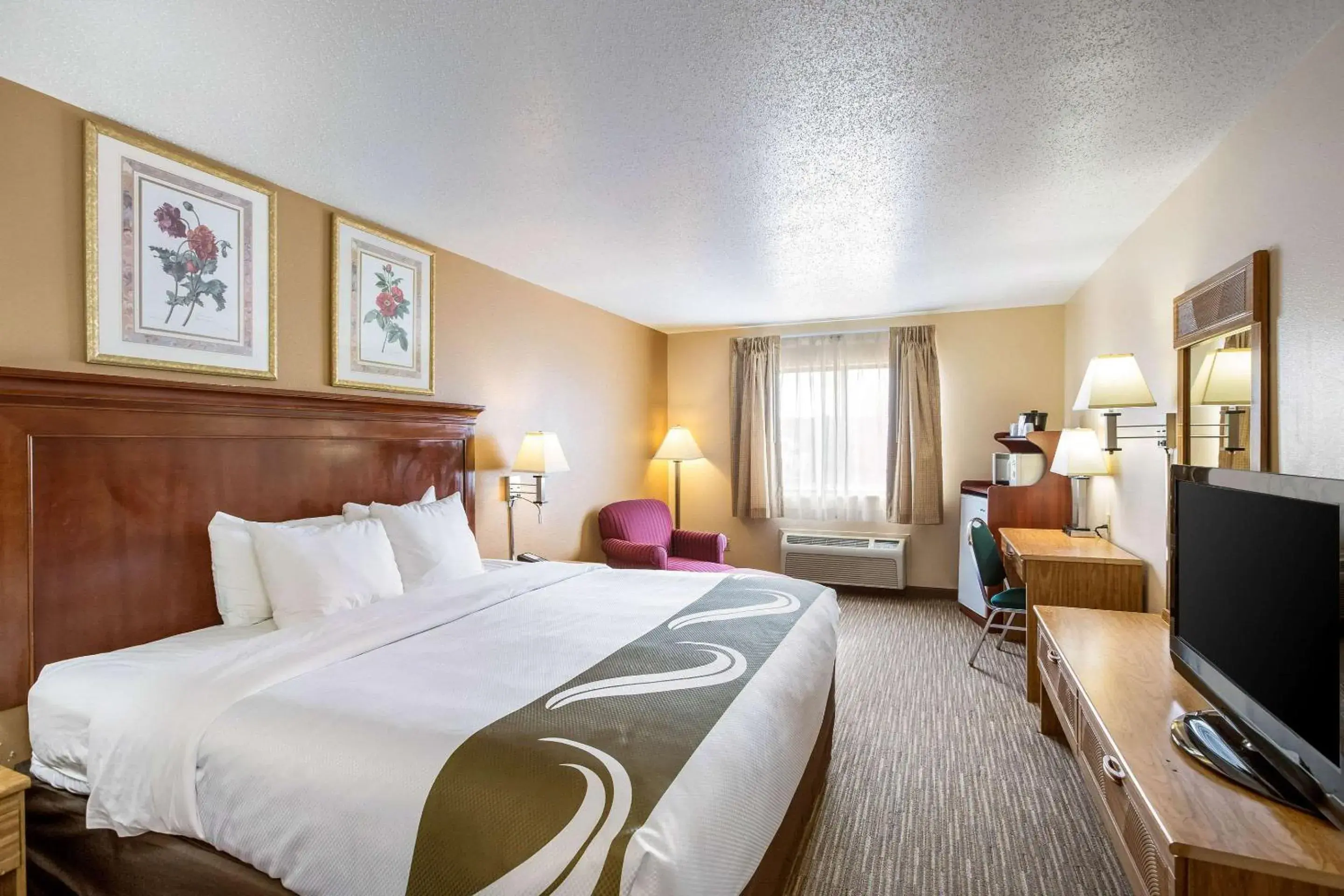 King Room - Non-Smoking in Quality Inn - Storm Lake King Room - Non-Smoking in Quality Inn - Storm Lake