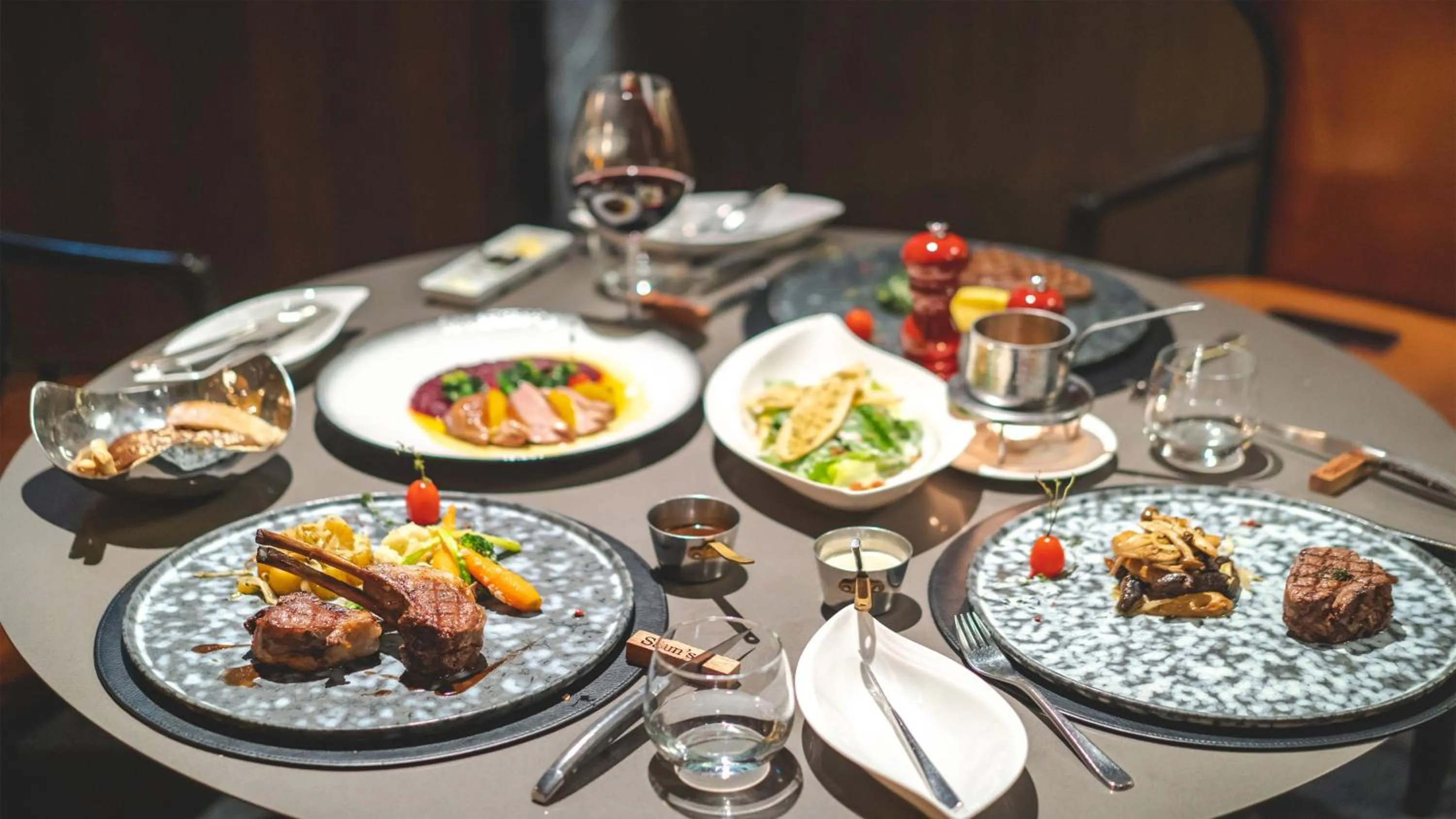 Restaurant/places to eat in Holiday Inn Resort Phuket by IHG