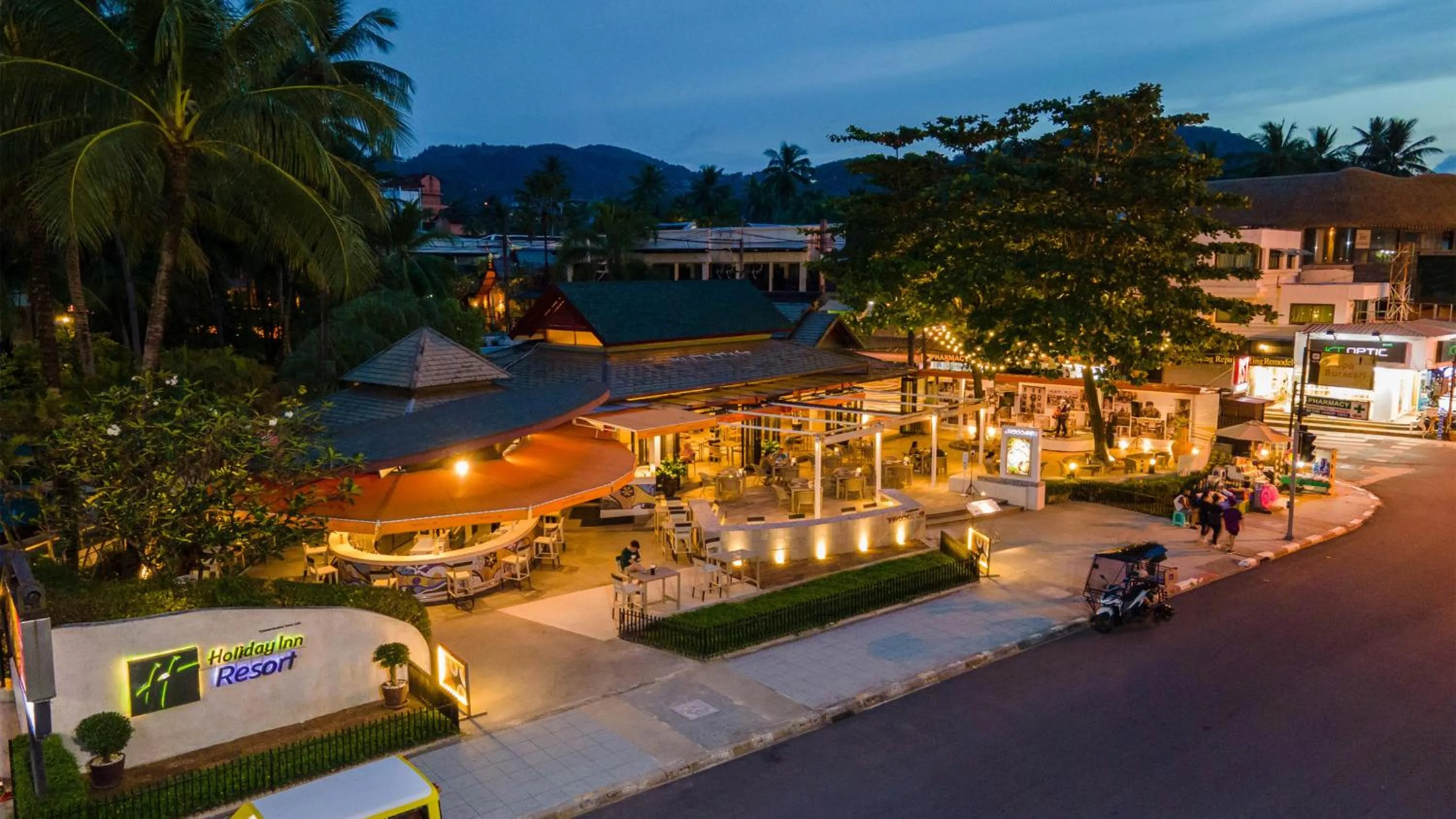 Restaurant/places to eat in Holiday Inn Resort Phuket by IHG