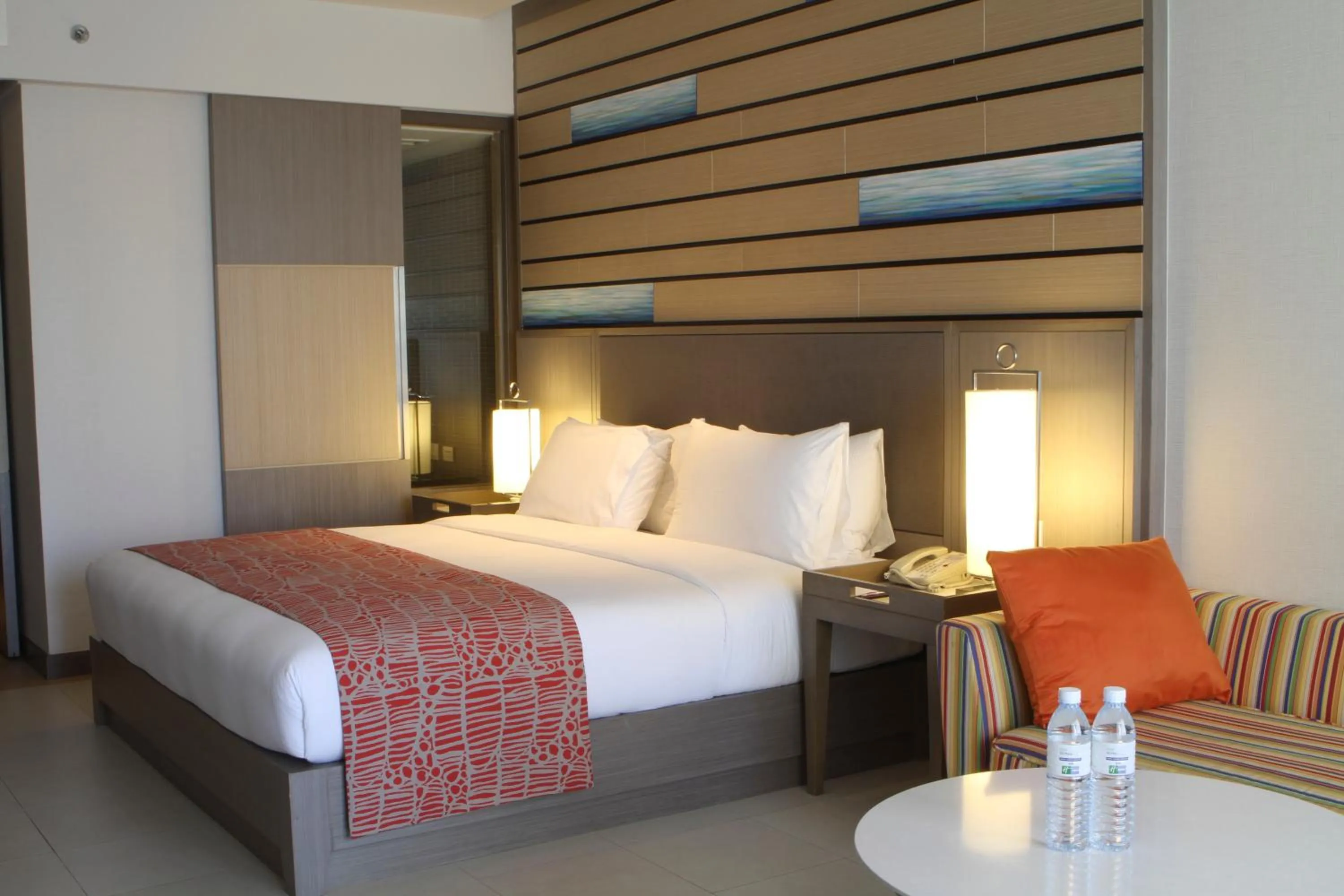 Photo of the whole room, Bed in Holiday Inn Resort Phuket by IHG