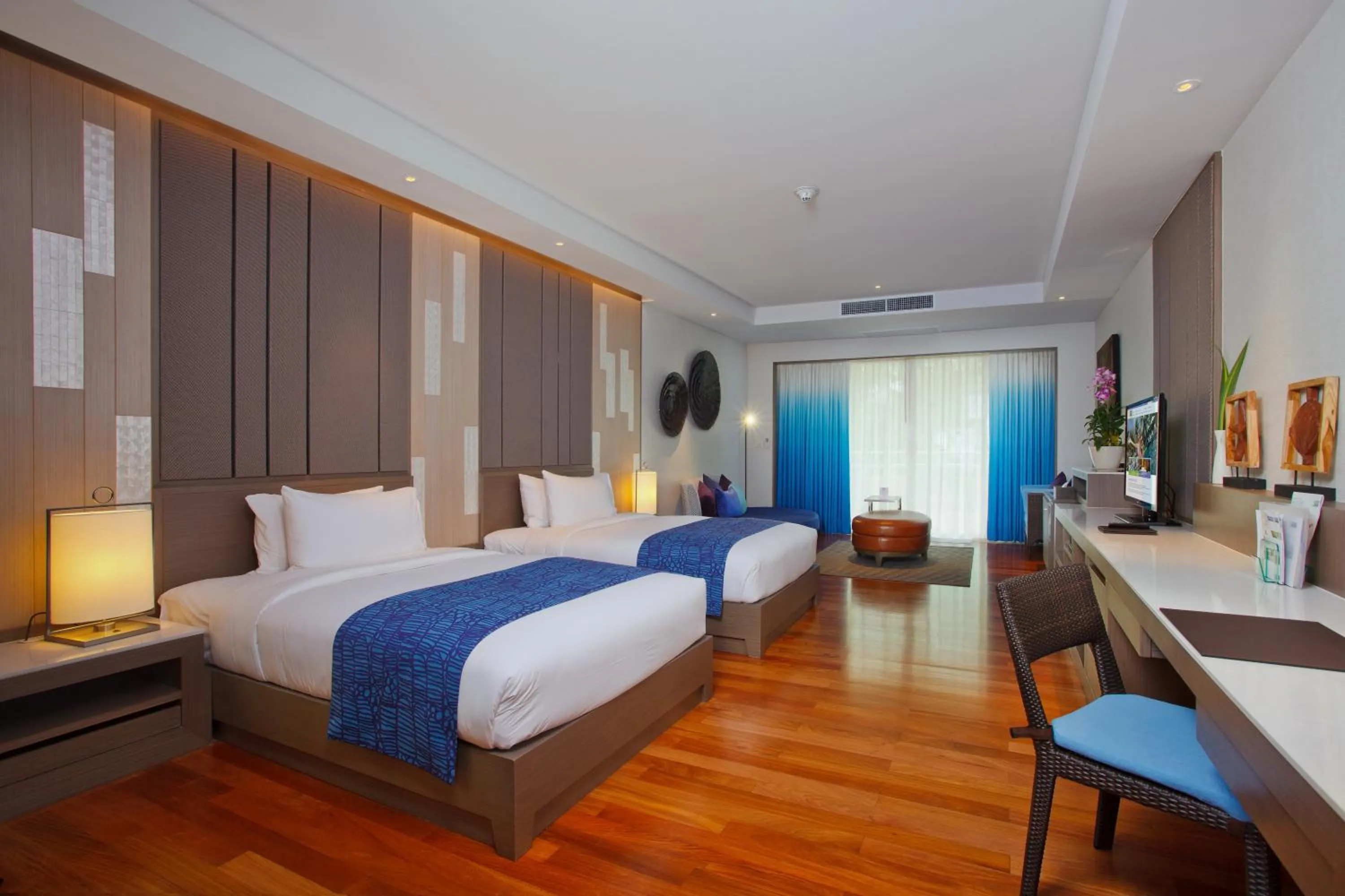Photo of the whole room, Bed in Holiday Inn Resort Phuket by IHG