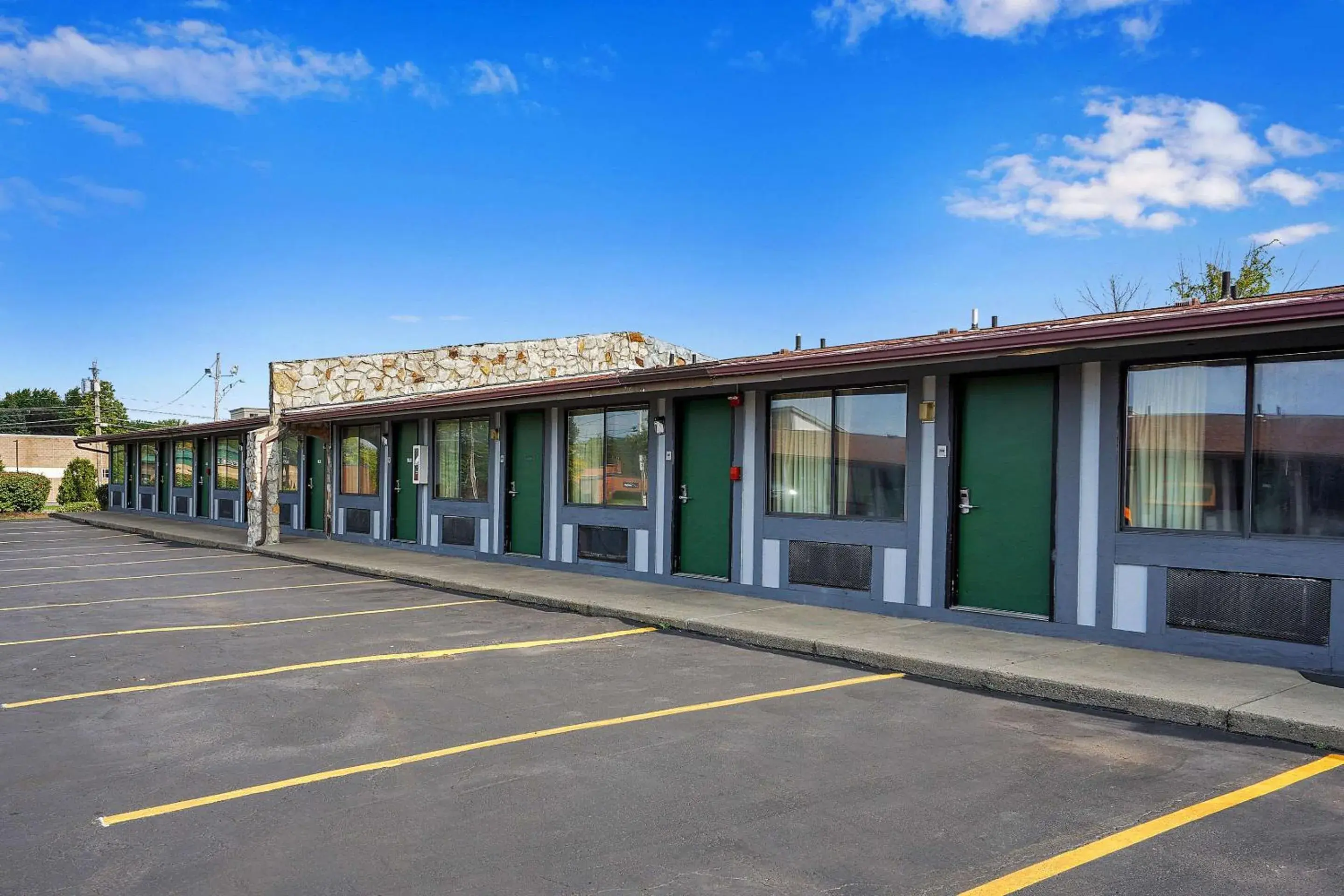 Property building in Days-Inn by Wyndham Liverpool-Syracuse Property building in Days-Inn by Wyndham Liverpool-Syracuse