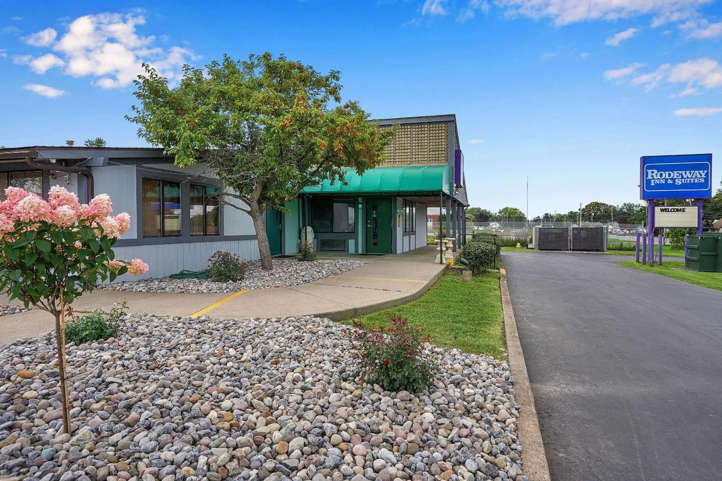 Property building in Days-Inn by Wyndham Liverpool-Syracuse Property building in Days-Inn by Wyndham Liverpool-Syracuse