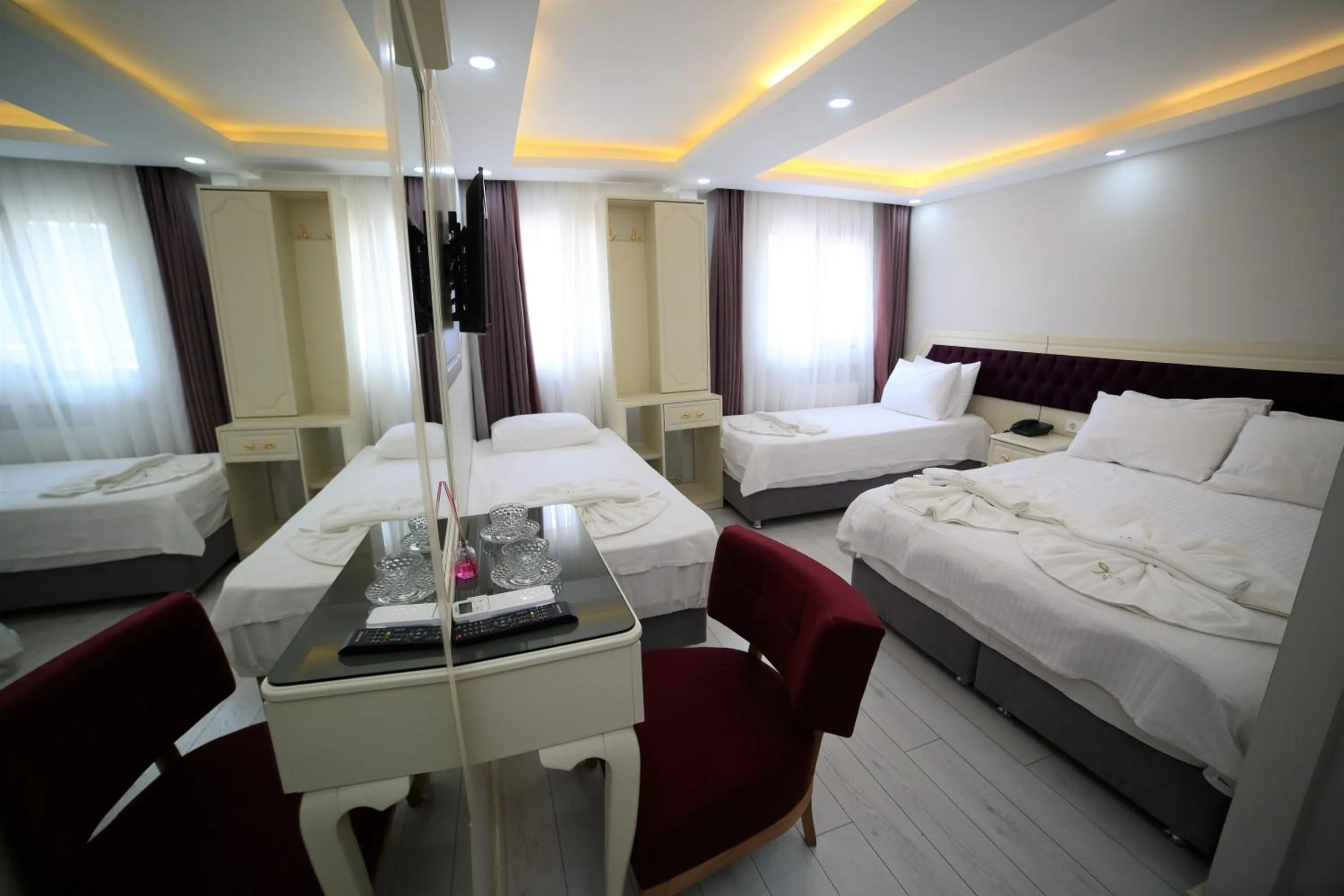 Photo of the whole room, Bed in taksim diamond hotel