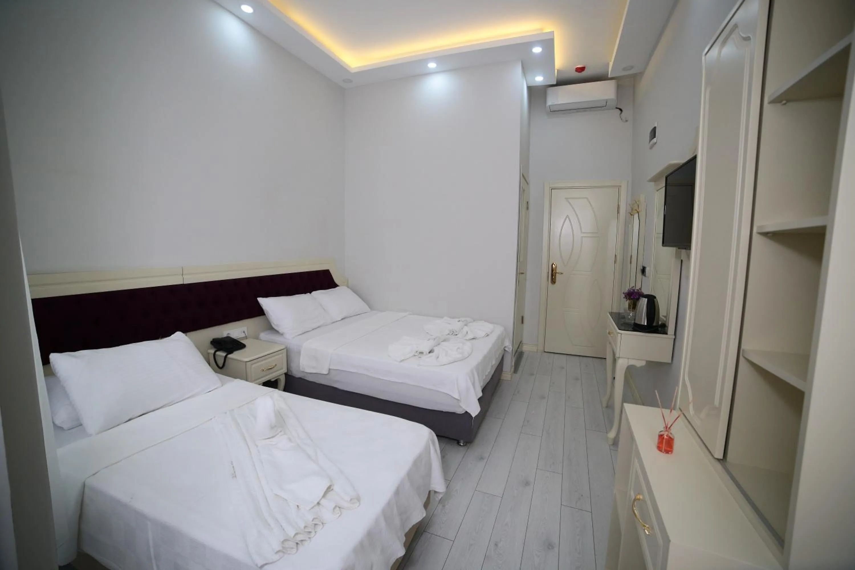 Photo of the whole room, Bed in taksim diamond hotel