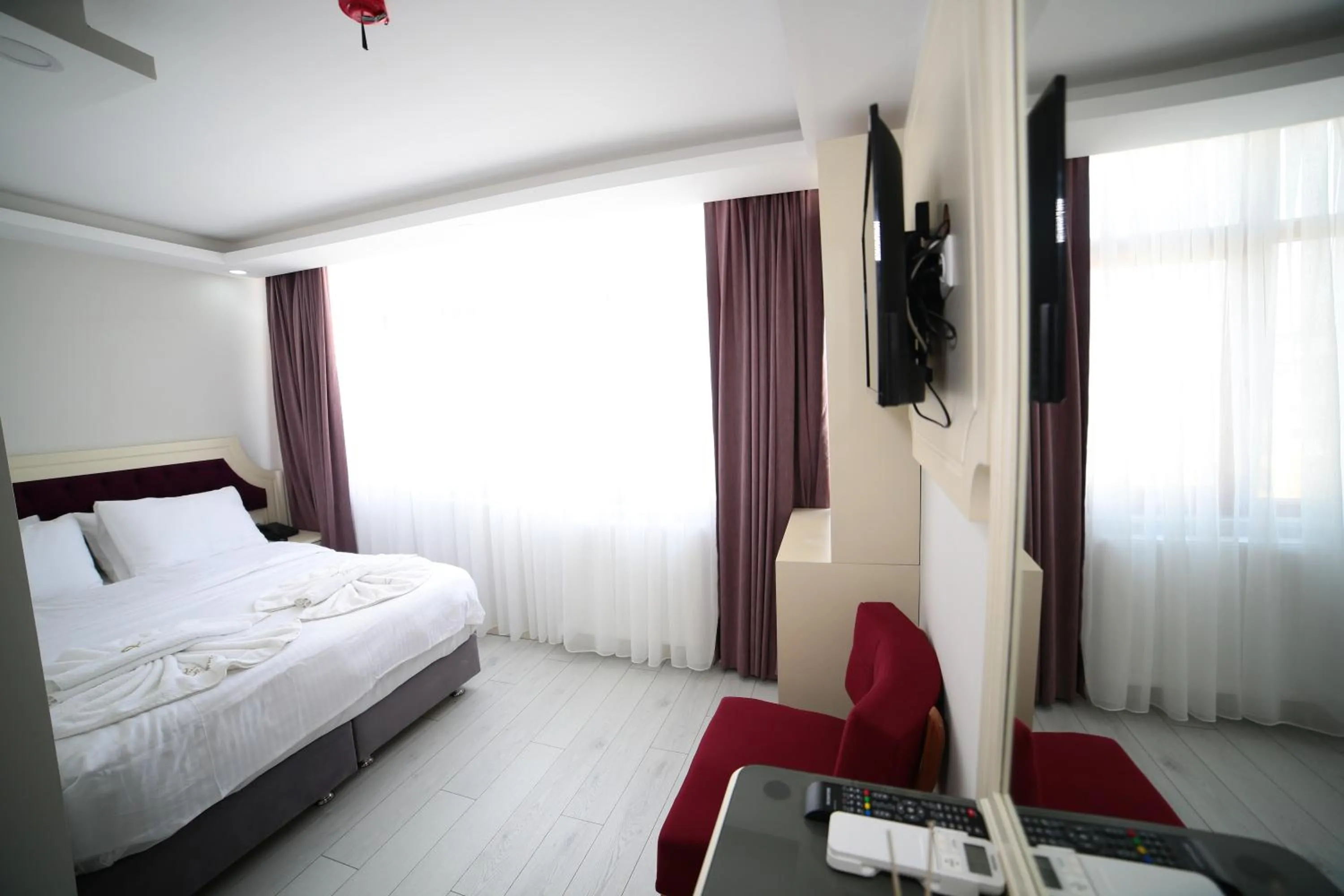 Photo of the whole room, Bed in taksim diamond hotel
