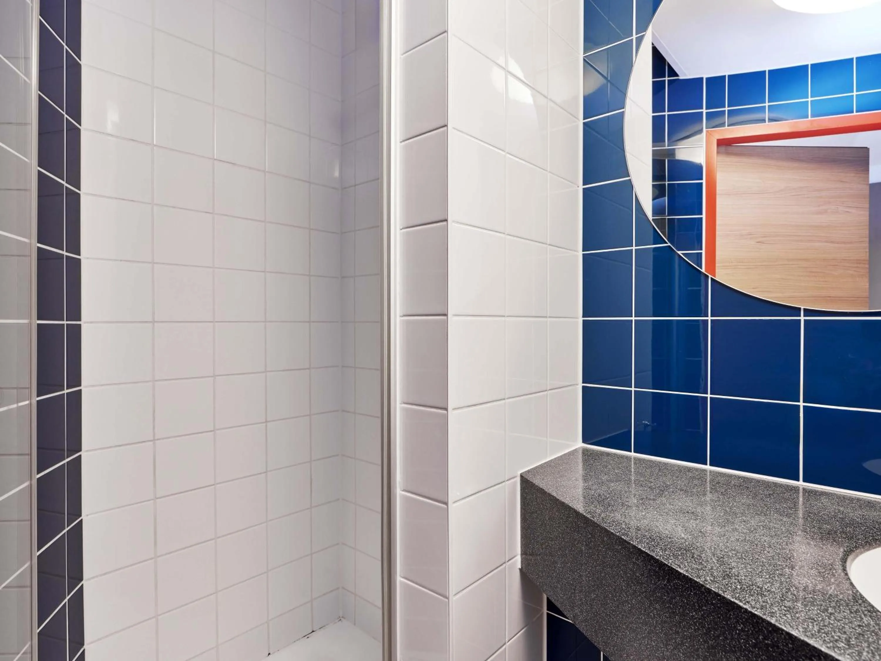 Bathroom in B&B Hotel Saarbrücken-Hbf