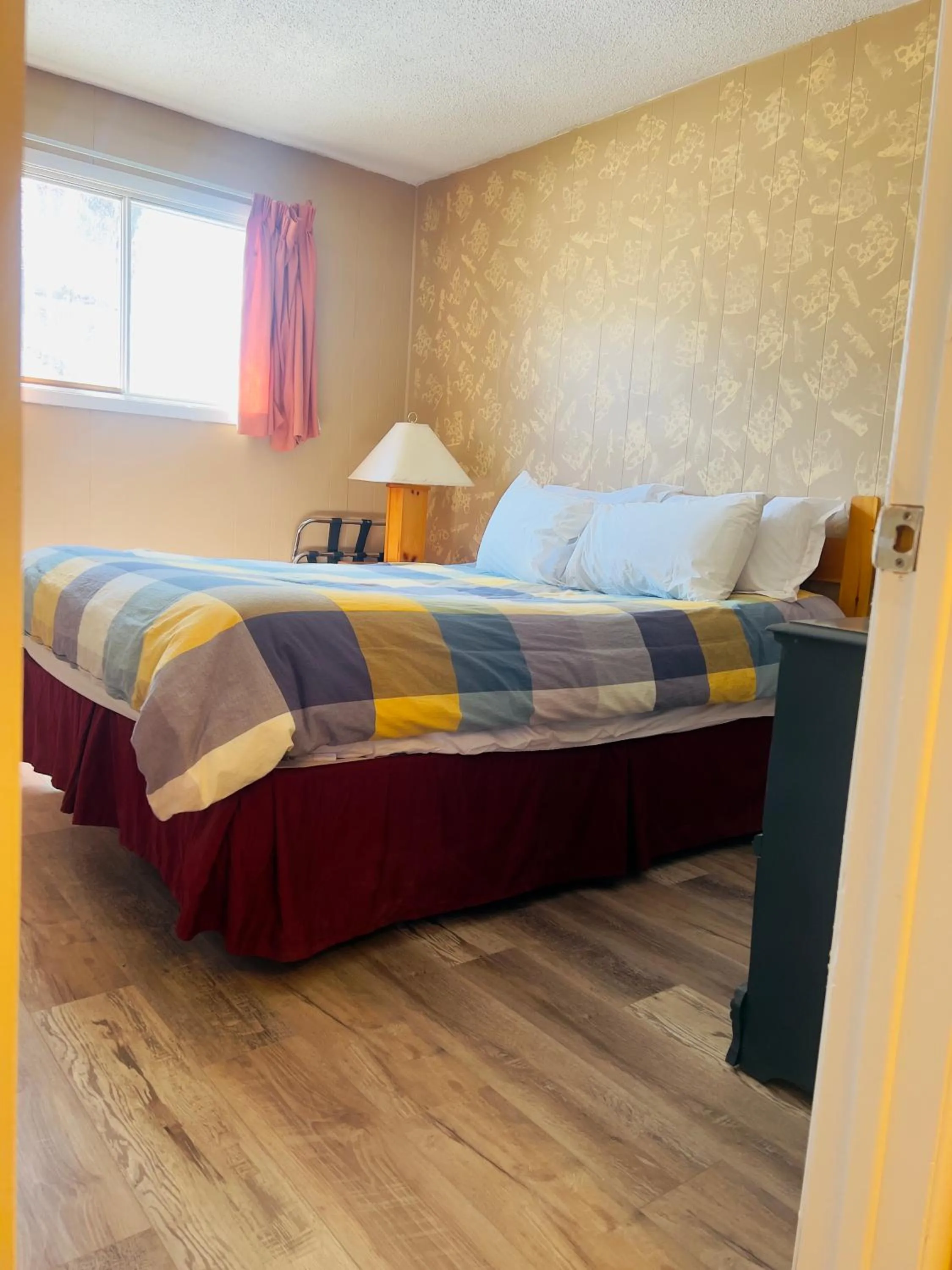 Bedroom, Bed in Glenview Cottages